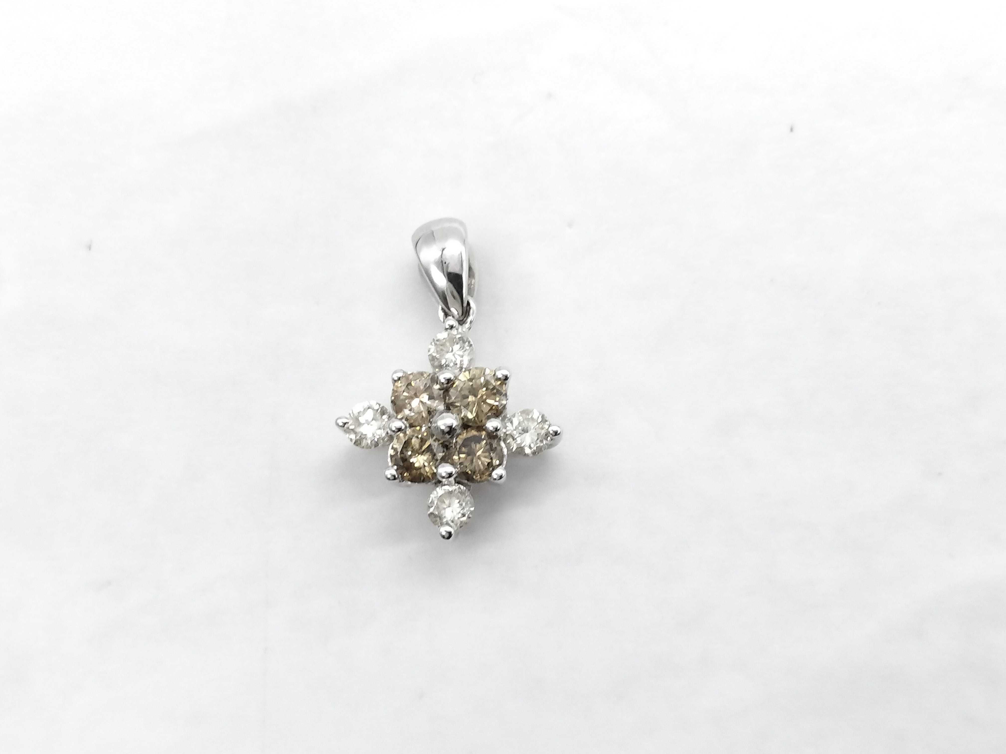 18K White Gold and 1.00ctw Diamond Cluster Pendant