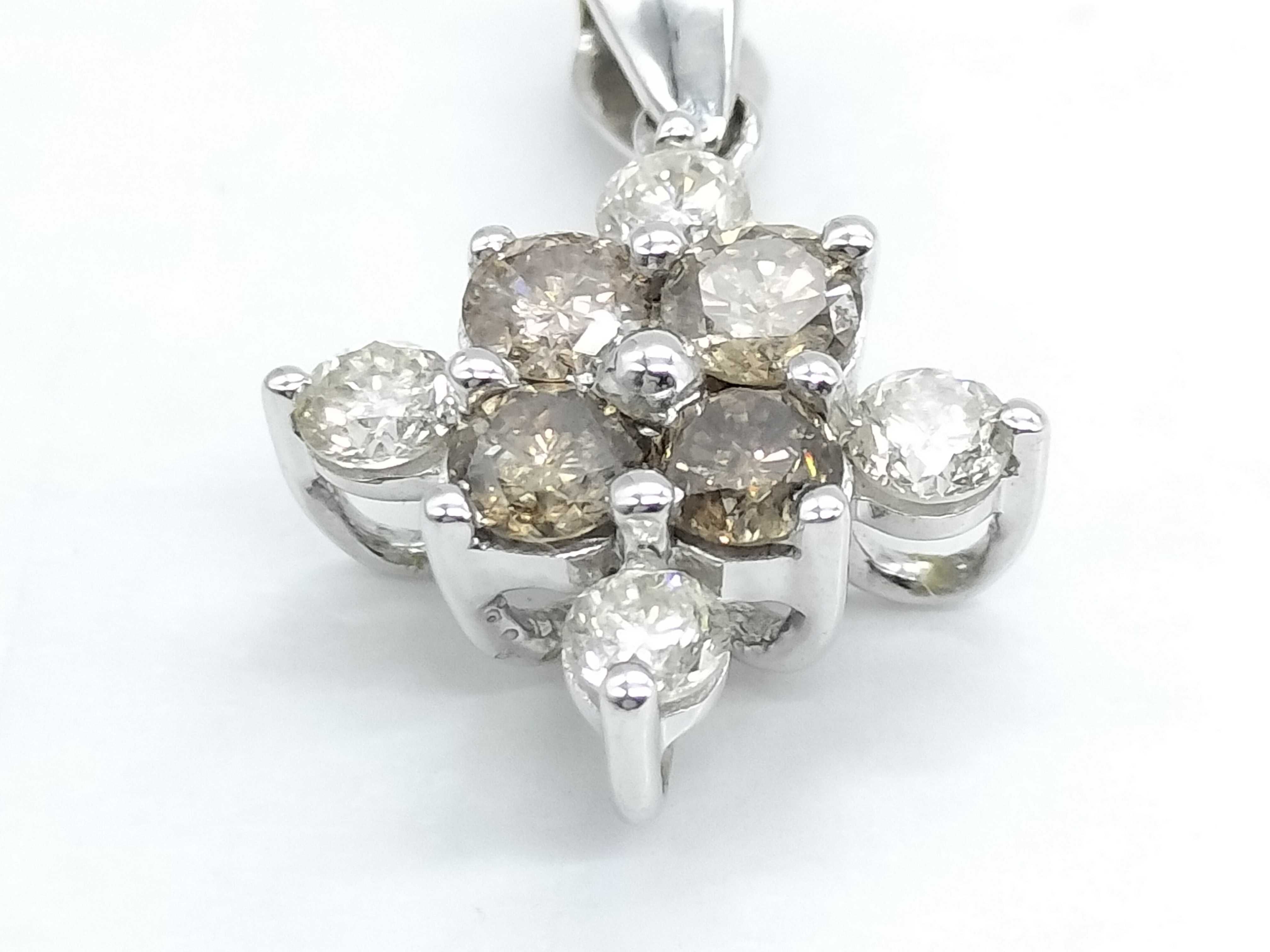 18K White Gold and 1.00ctw Diamond Cluster Pendant