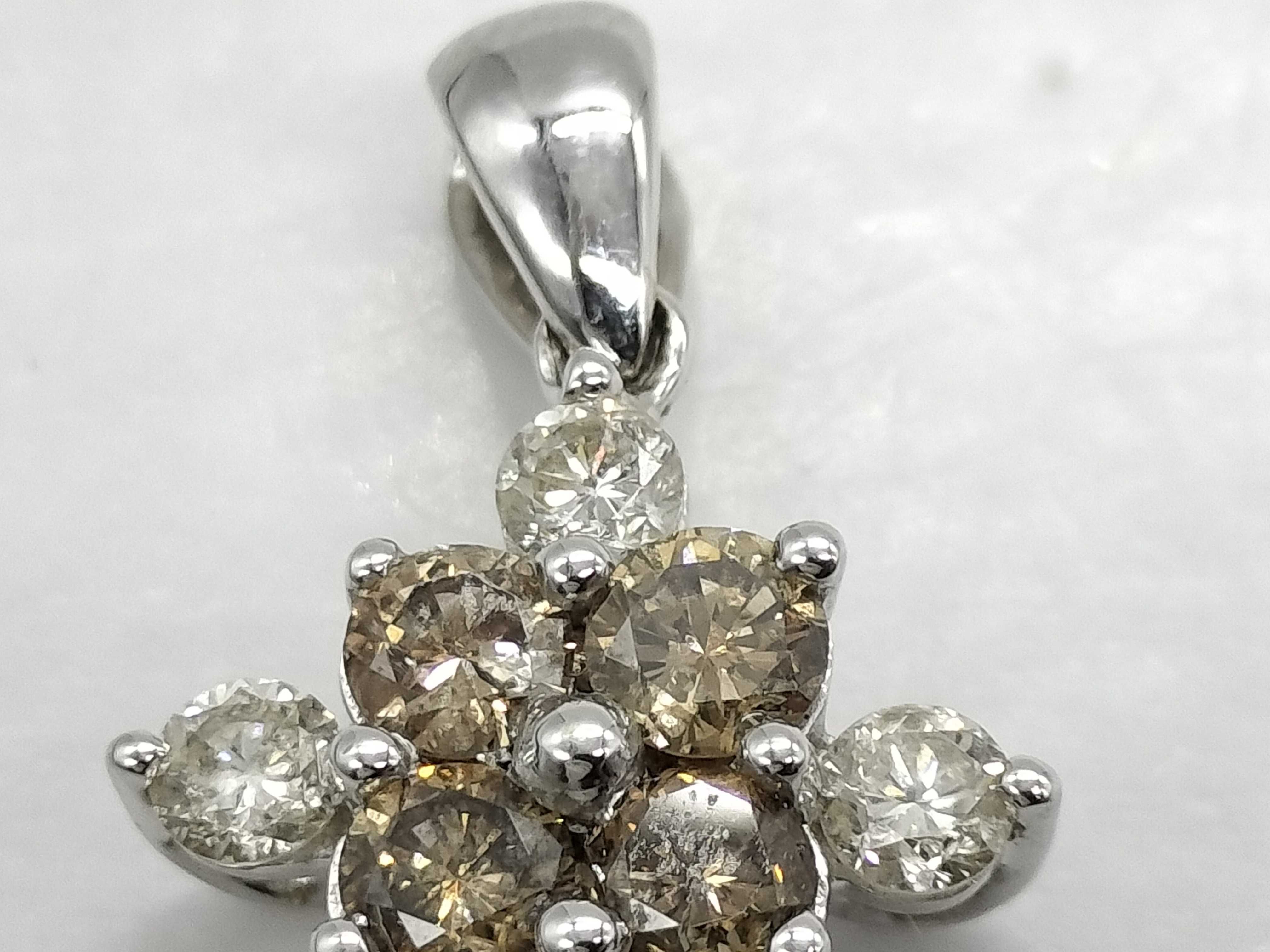 18K White Gold and 1.00ctw Diamond Cluster Pendant