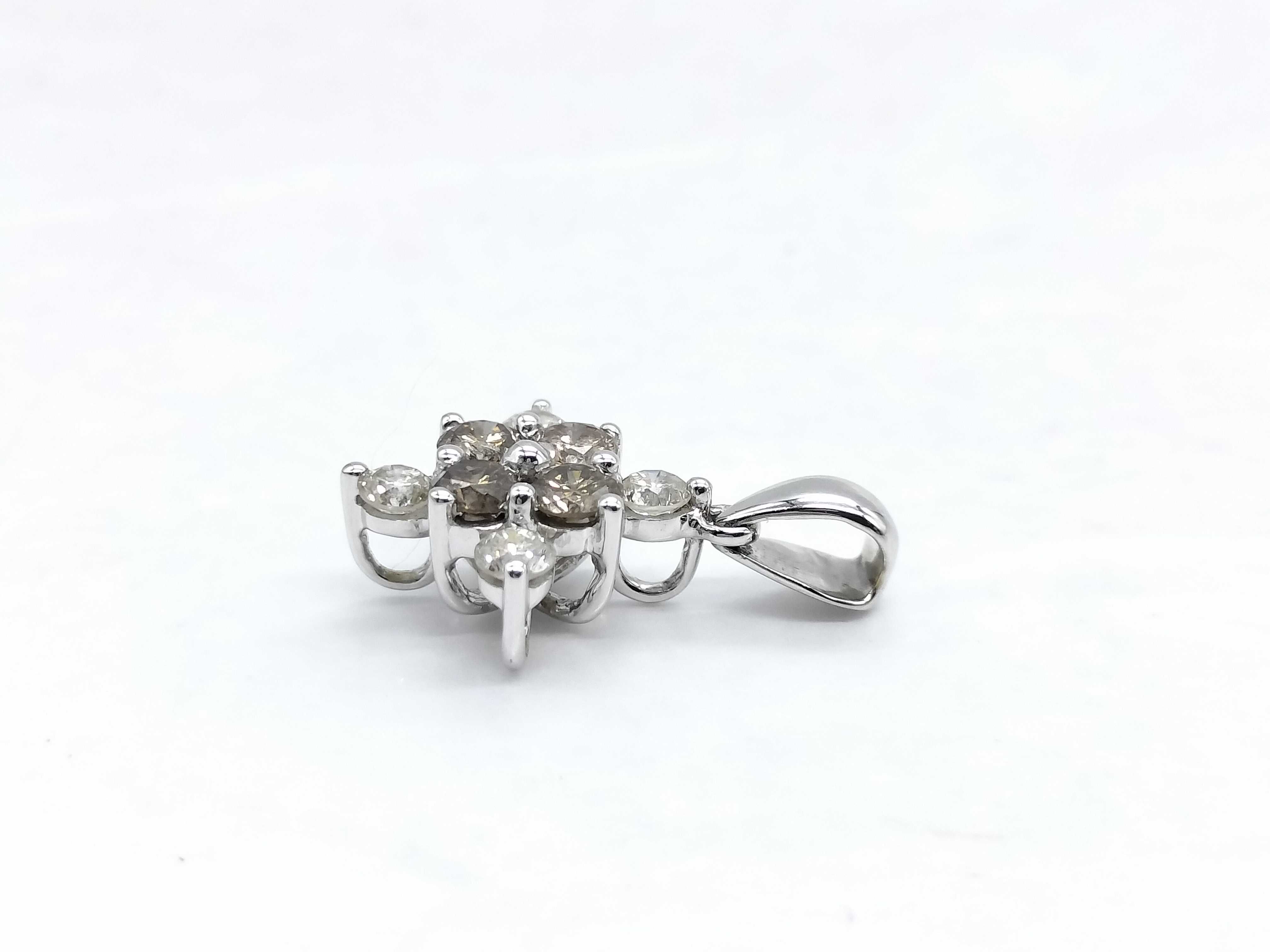 18K White Gold and 1.00ctw Diamond Cluster Pendant