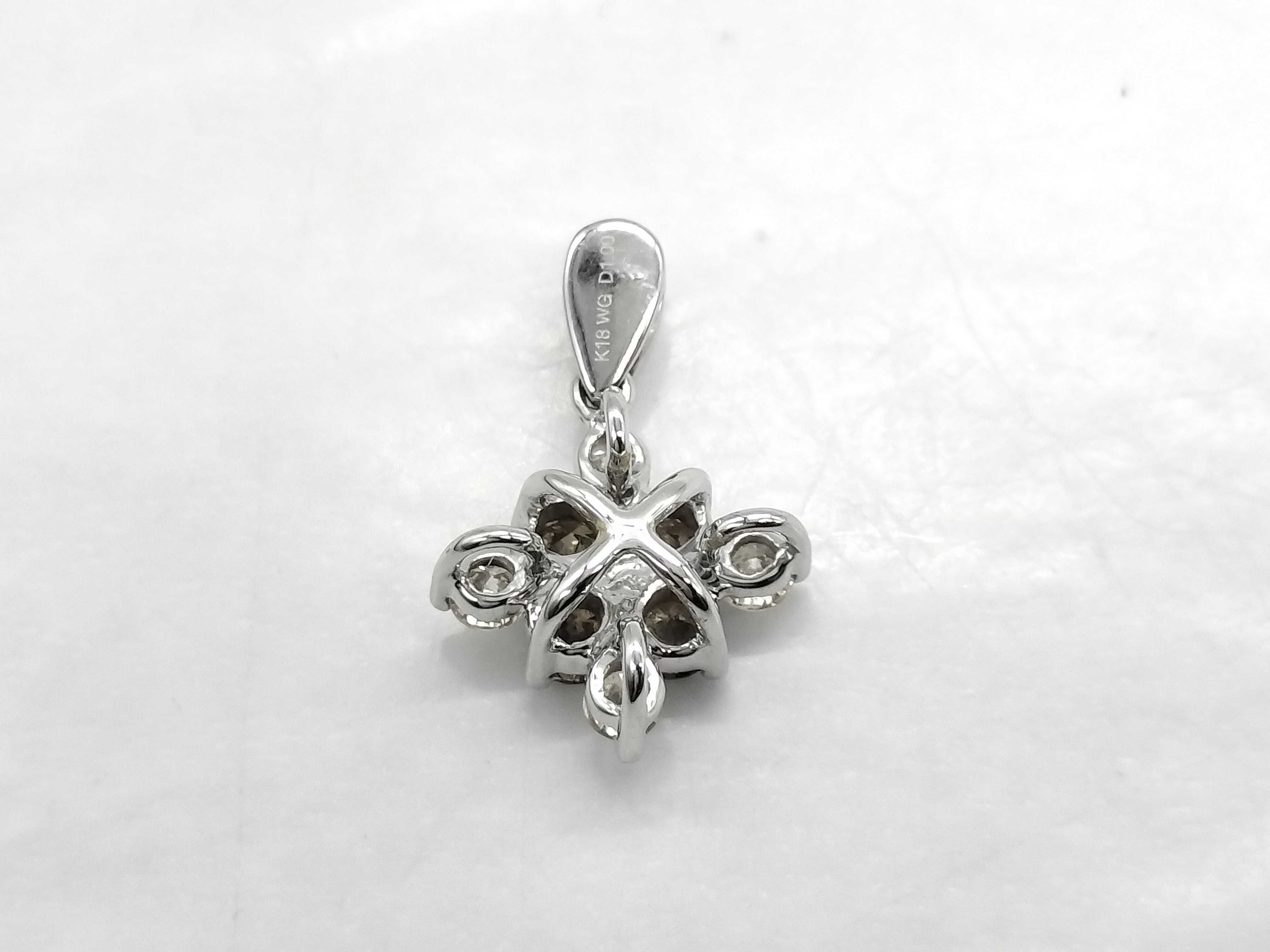 18K White Gold and 1.00ctw Diamond Cluster Pendant