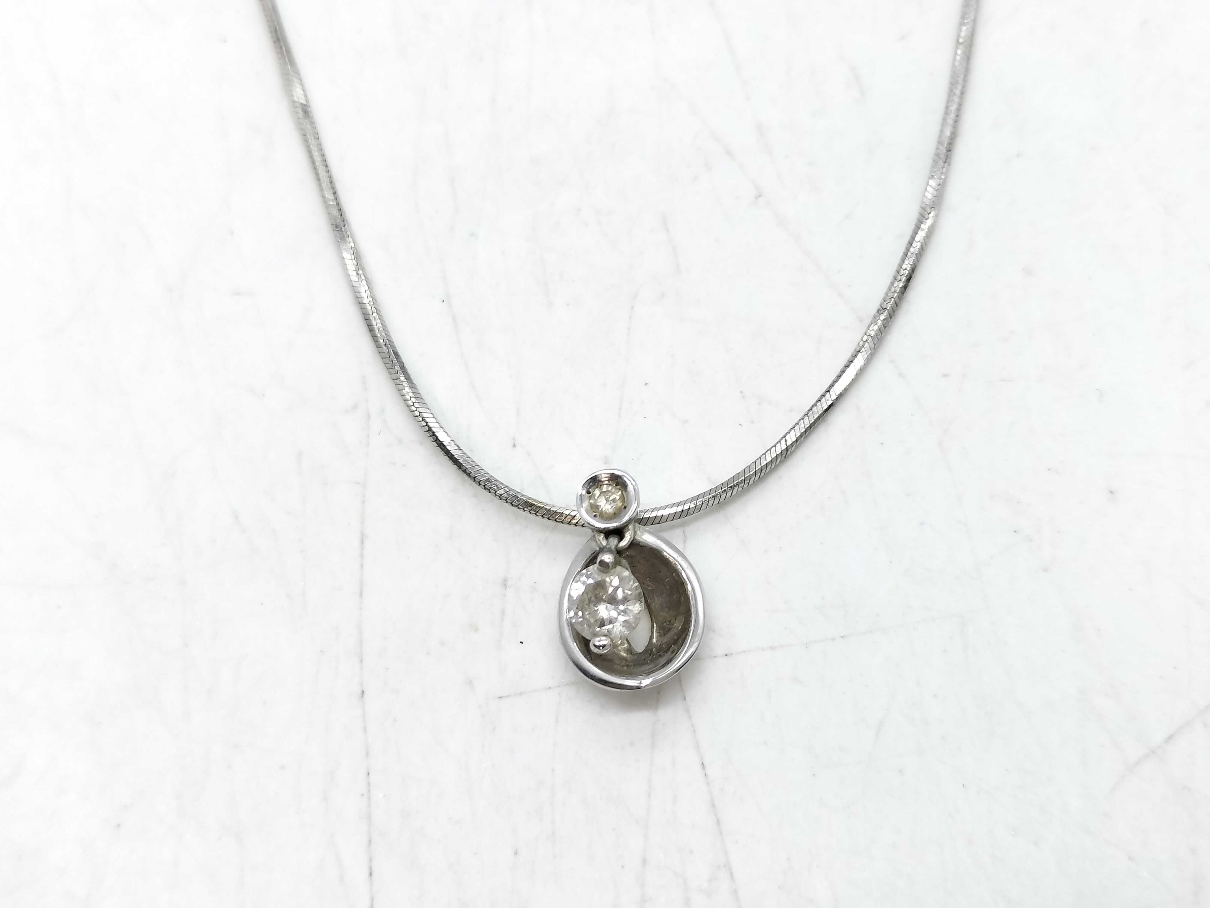 10K White Gold and Diamond Pendant Necklace