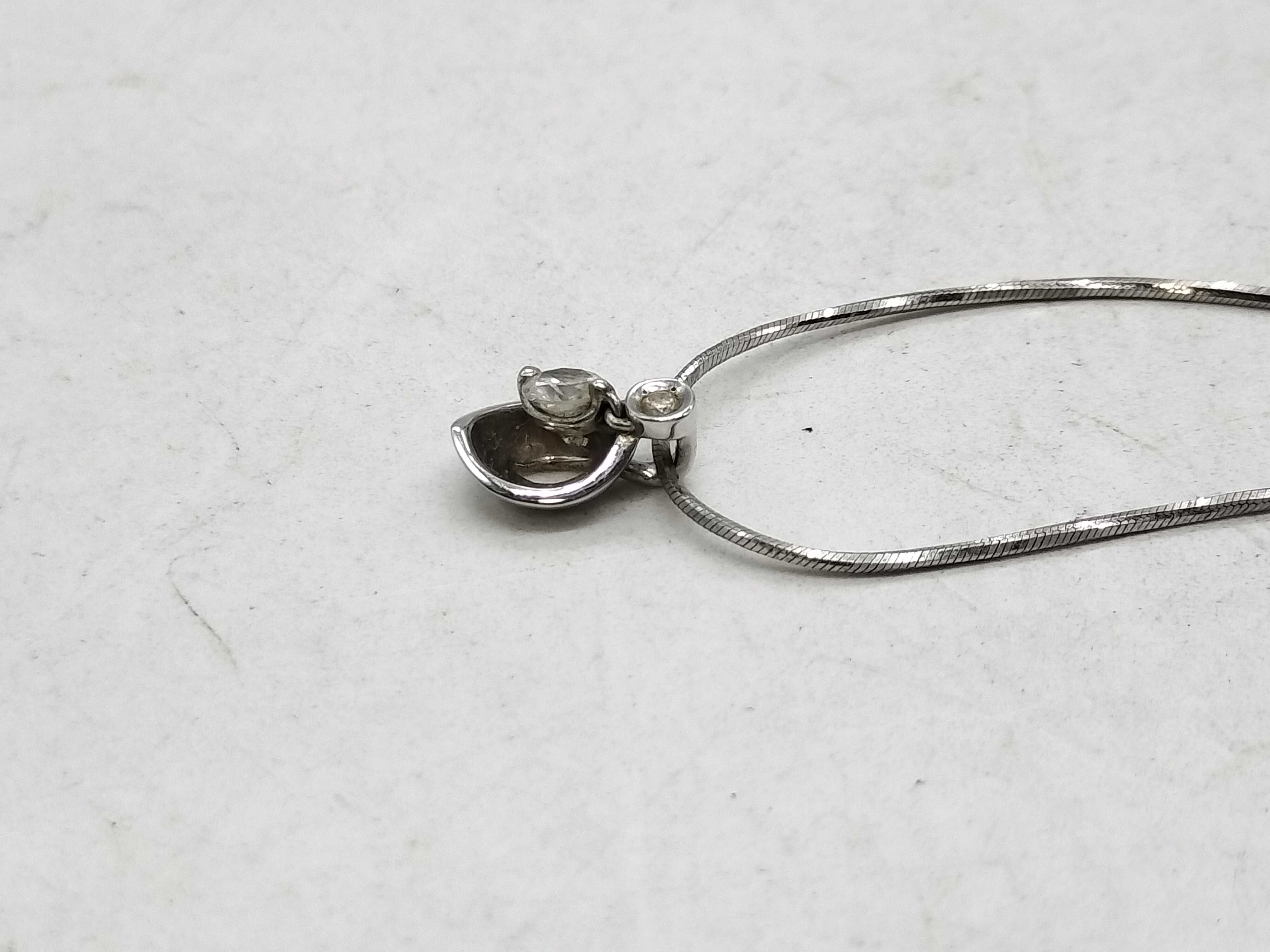 10K White Gold and Diamond Pendant Necklace
