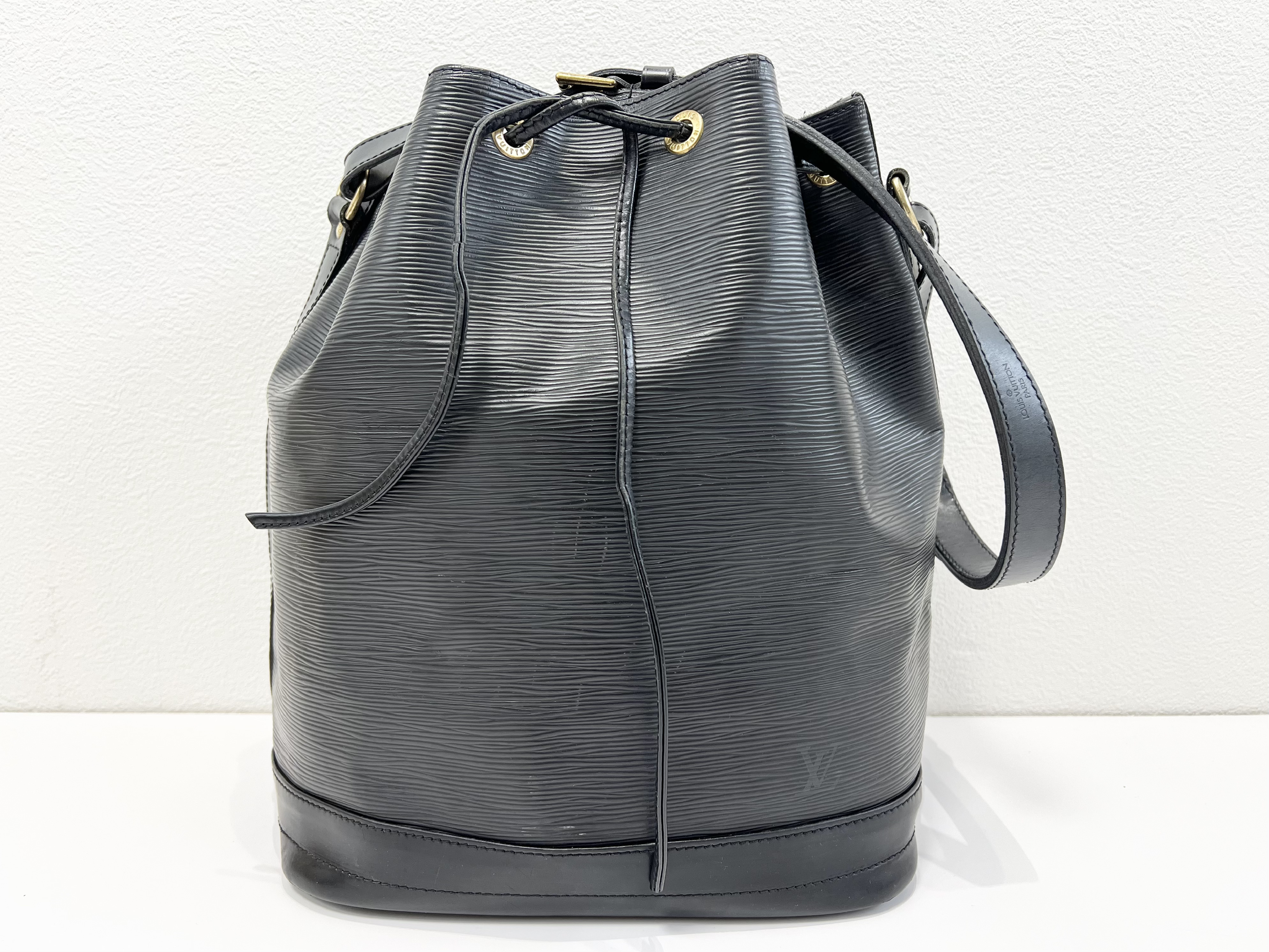 Louis Vuitton Noe Bucket Bag in Noir Epi Leather