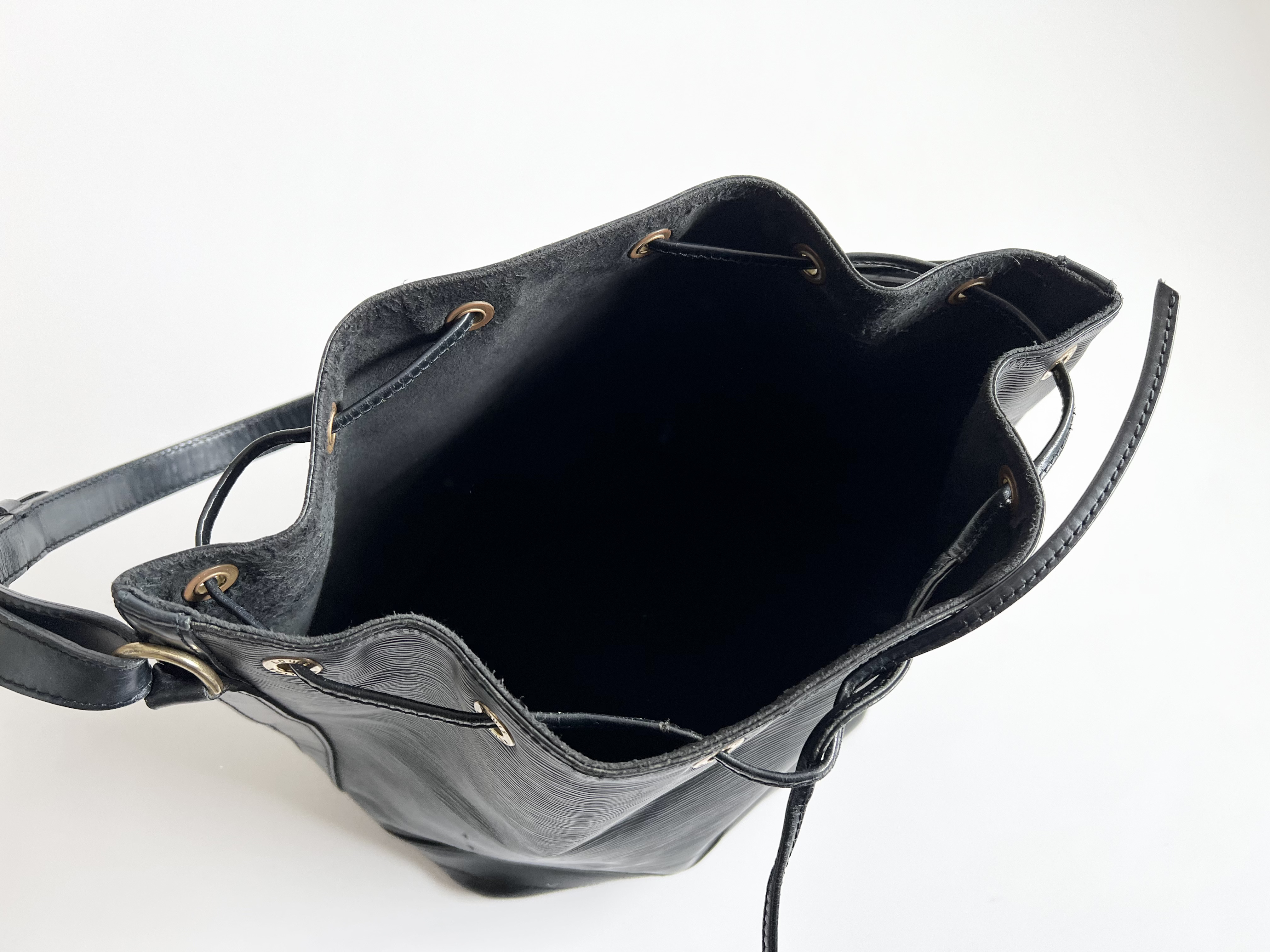 Louis Vuitton Noe Bucket Bag in Noir Epi Leather