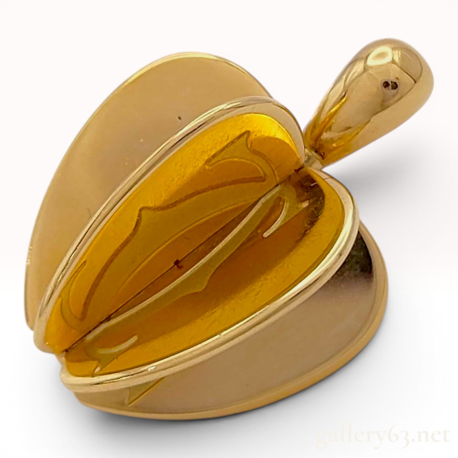 Cartier French 2000's 18 Karat Yellow Gold Golden Apple Pendant