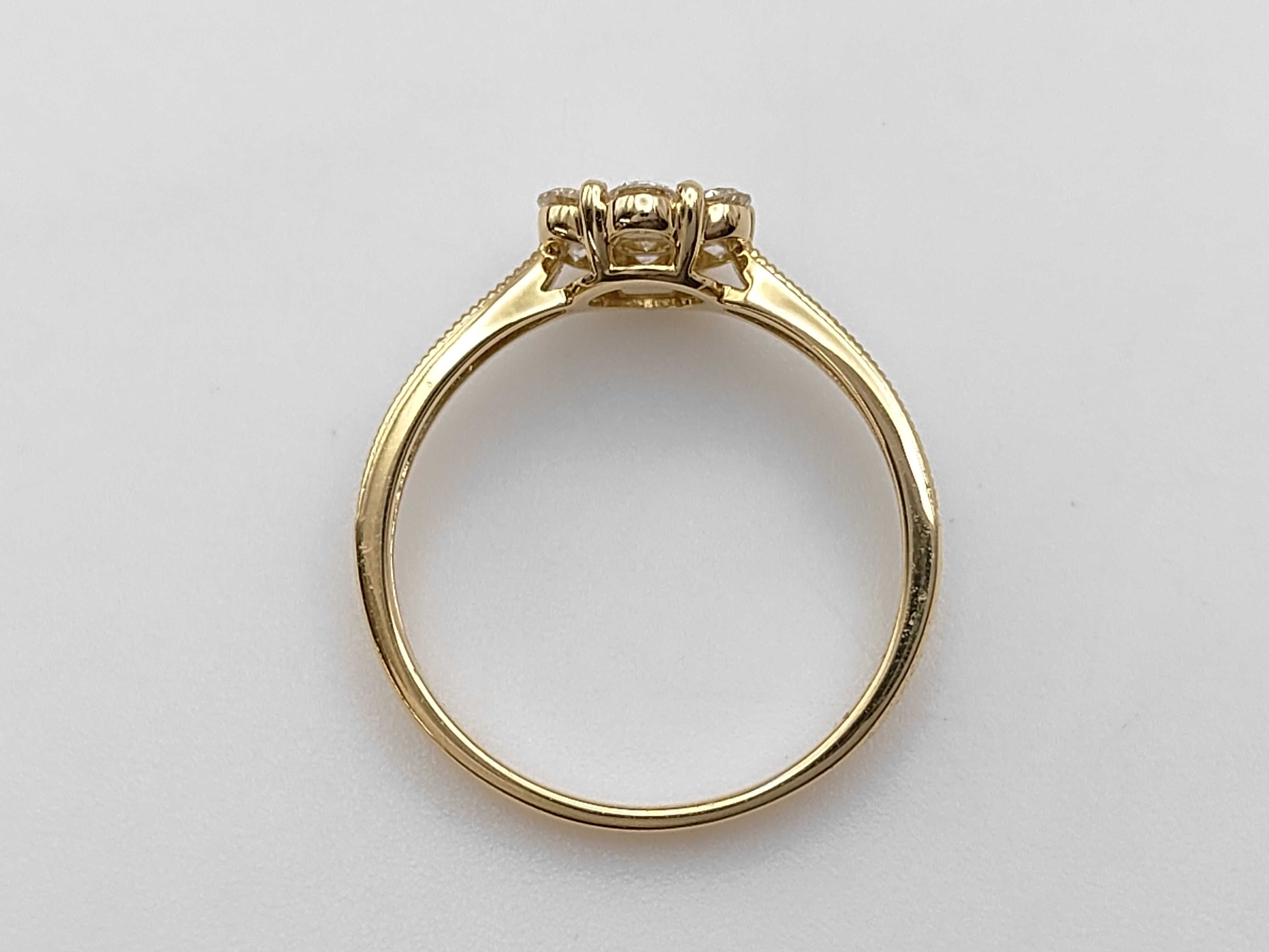 18 Karat Yellow Gold and Diamond Floral Cluster Ring