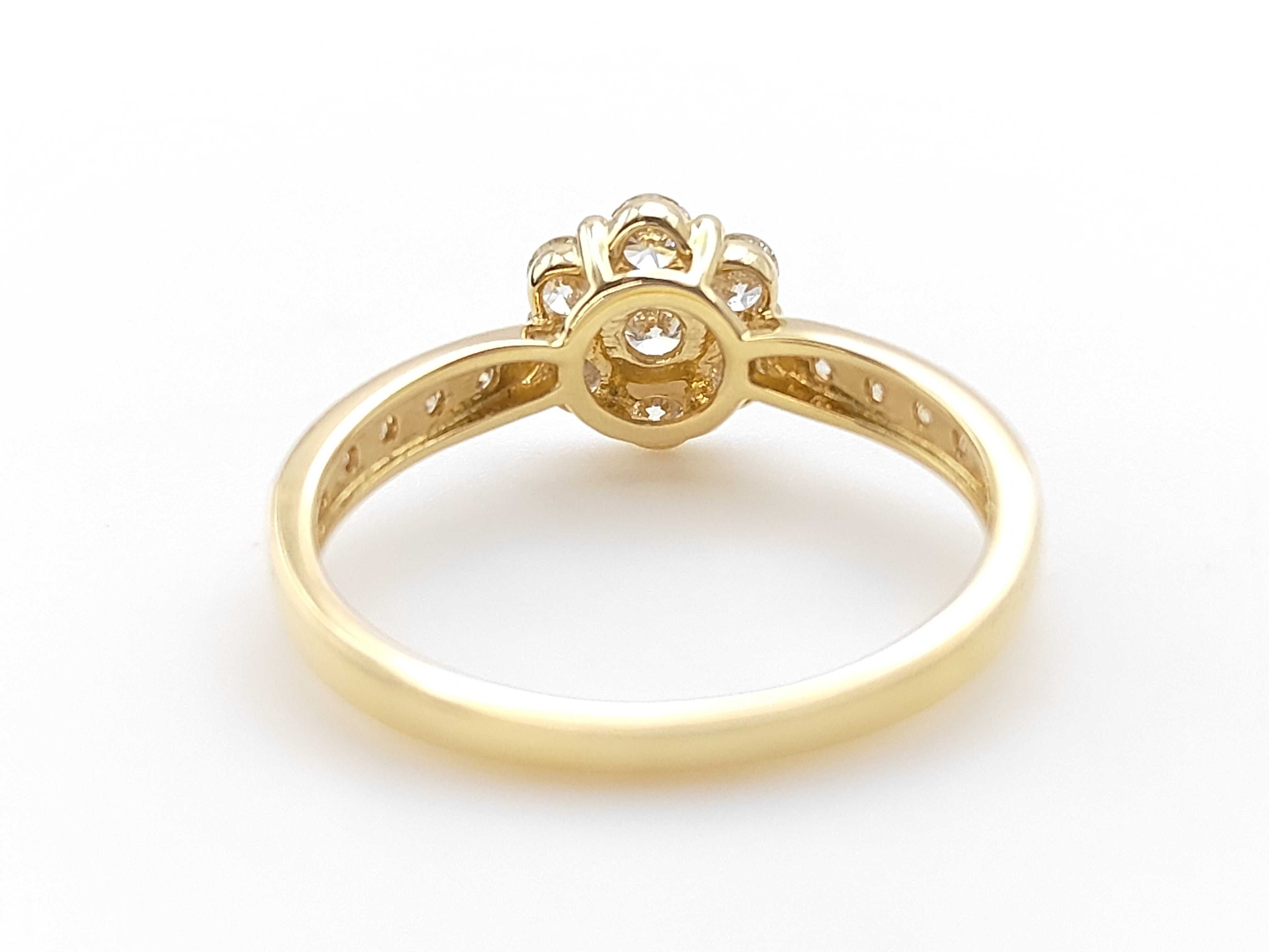 18 Karat Yellow Gold and Diamond Floral Cluster Ring