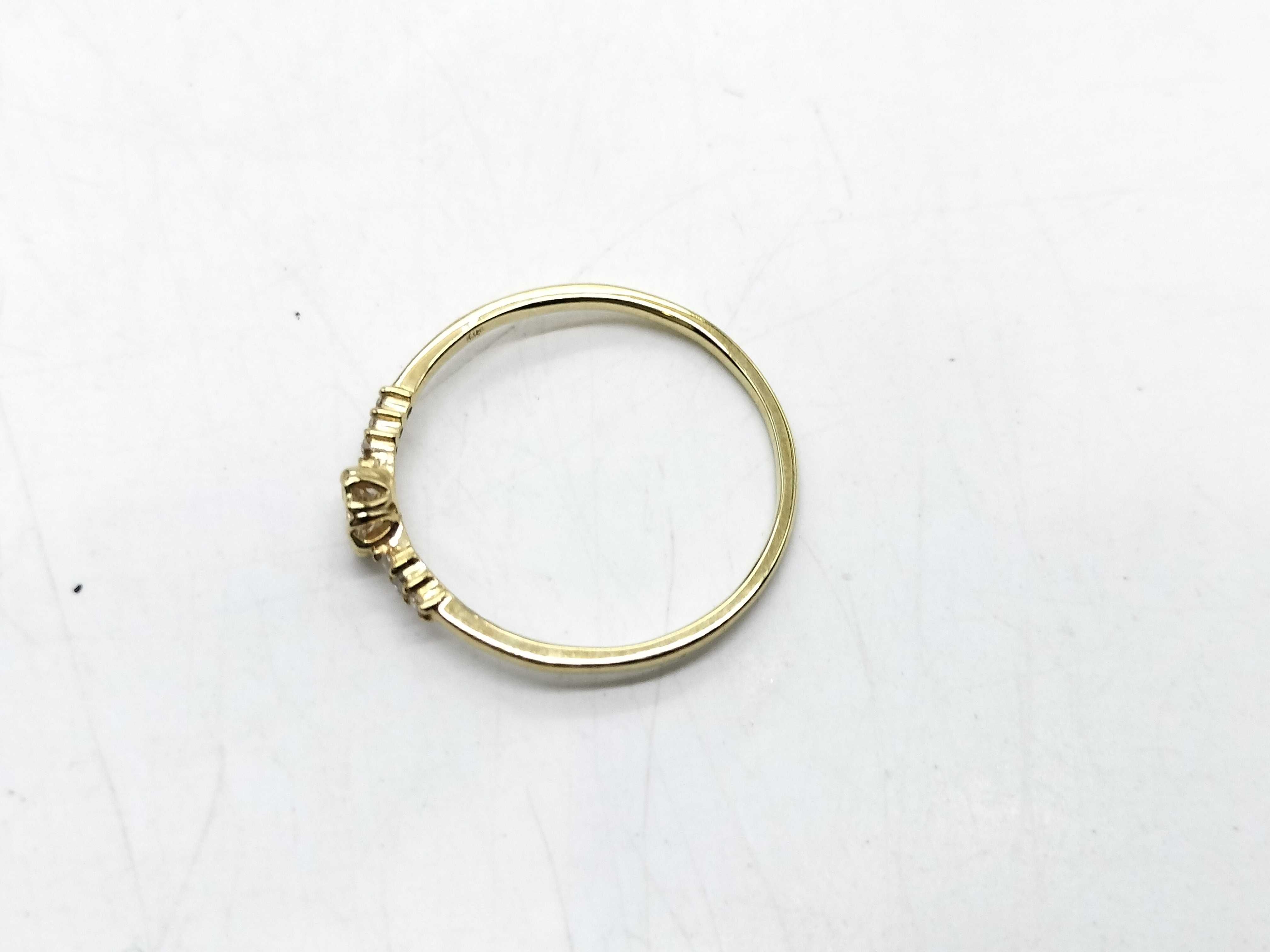 18K Yellow Gold and Diamond Floral Motif Dress Ring