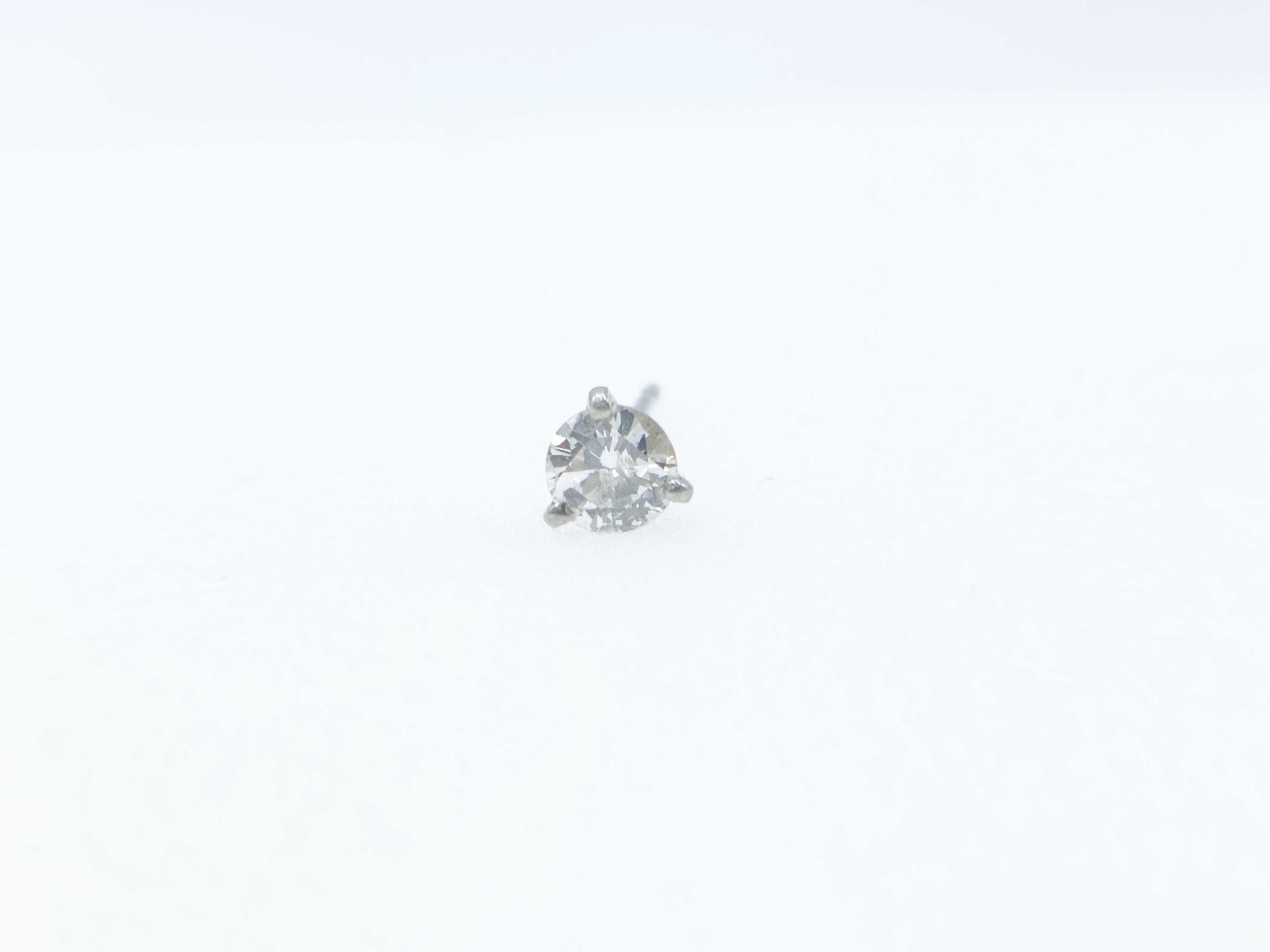 Single Round Brilliant-Cut Diamond Stud Earring in Platinum