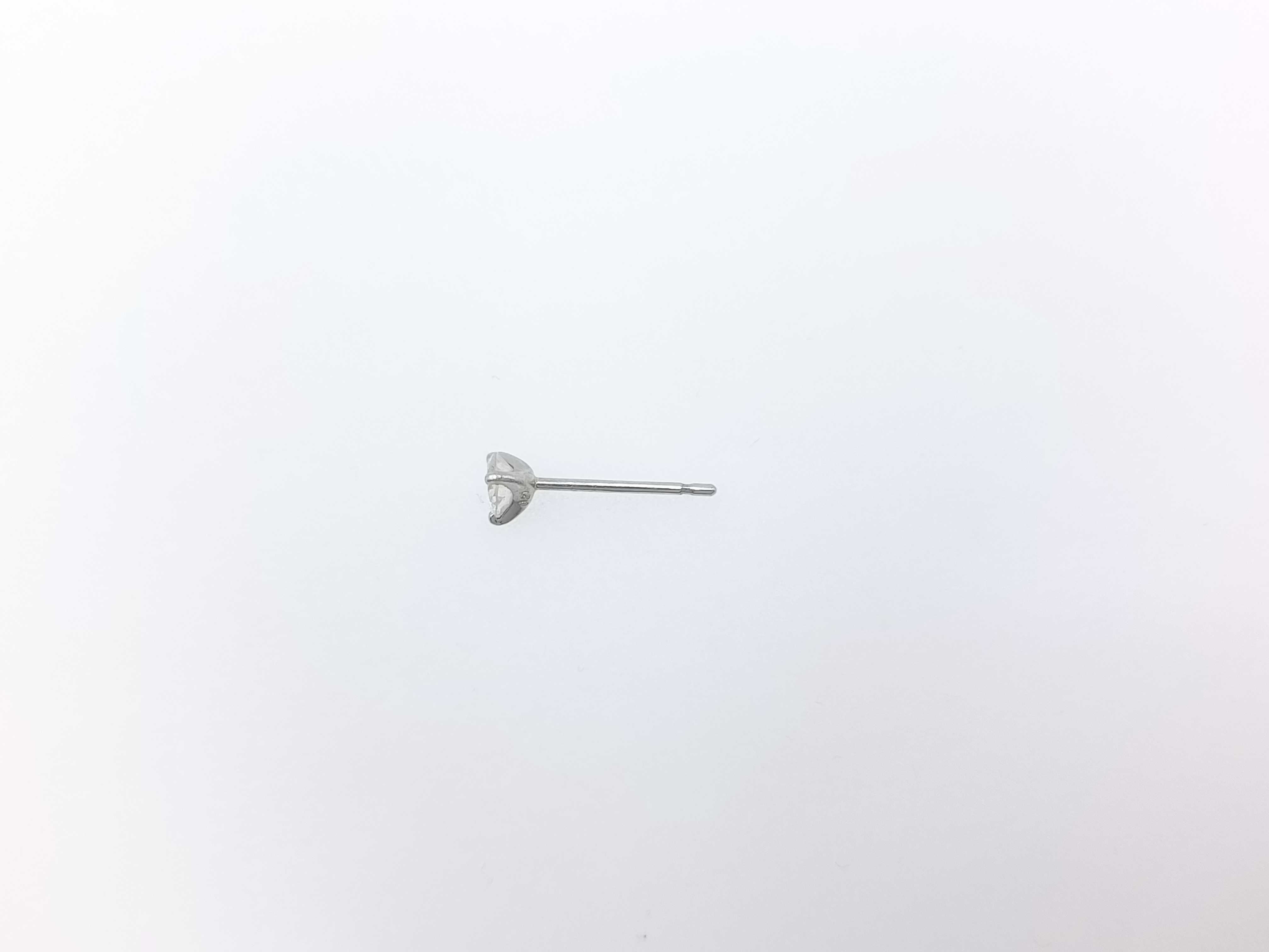 Single Round Brilliant-Cut Diamond Stud Earring in Platinum