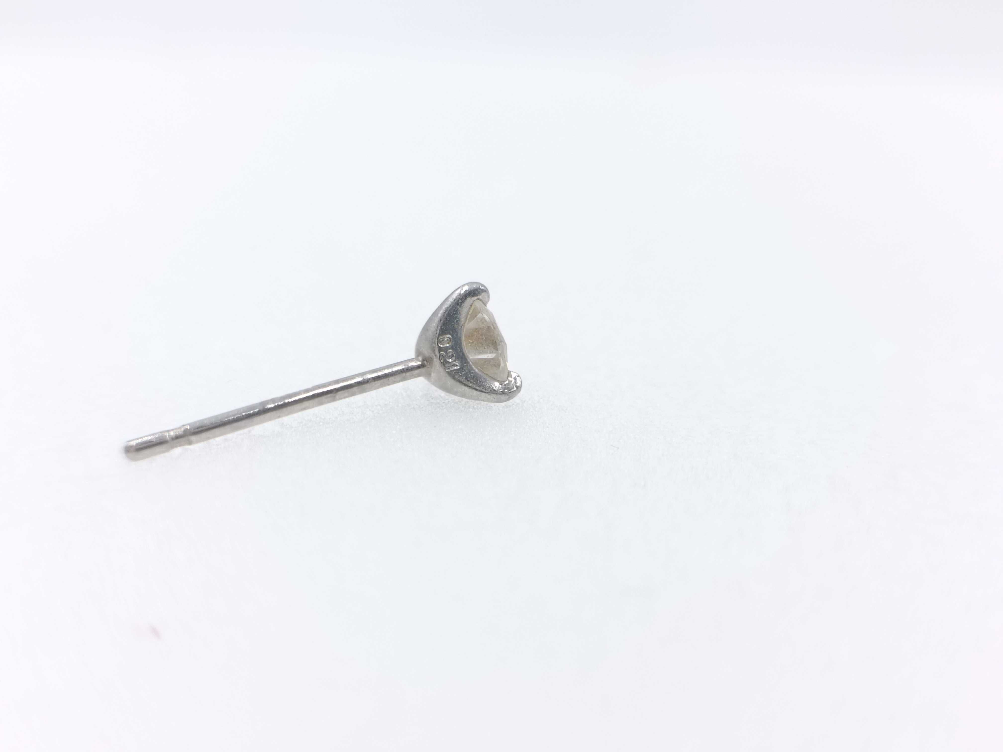 Single Round Brilliant-Cut Diamond Stud Earring in Platinum