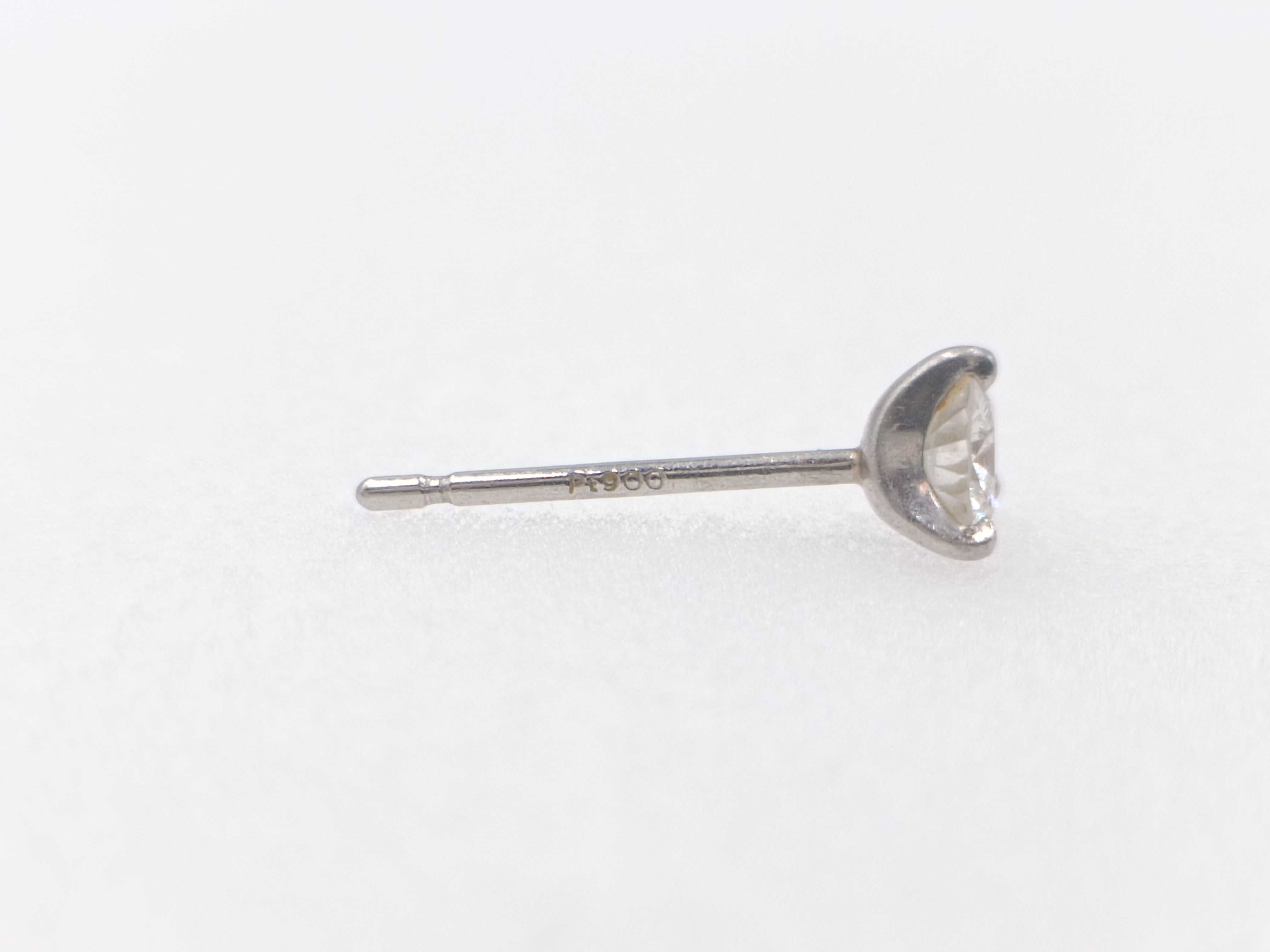 Single Round Brilliant-Cut Diamond Stud Earring in Platinum