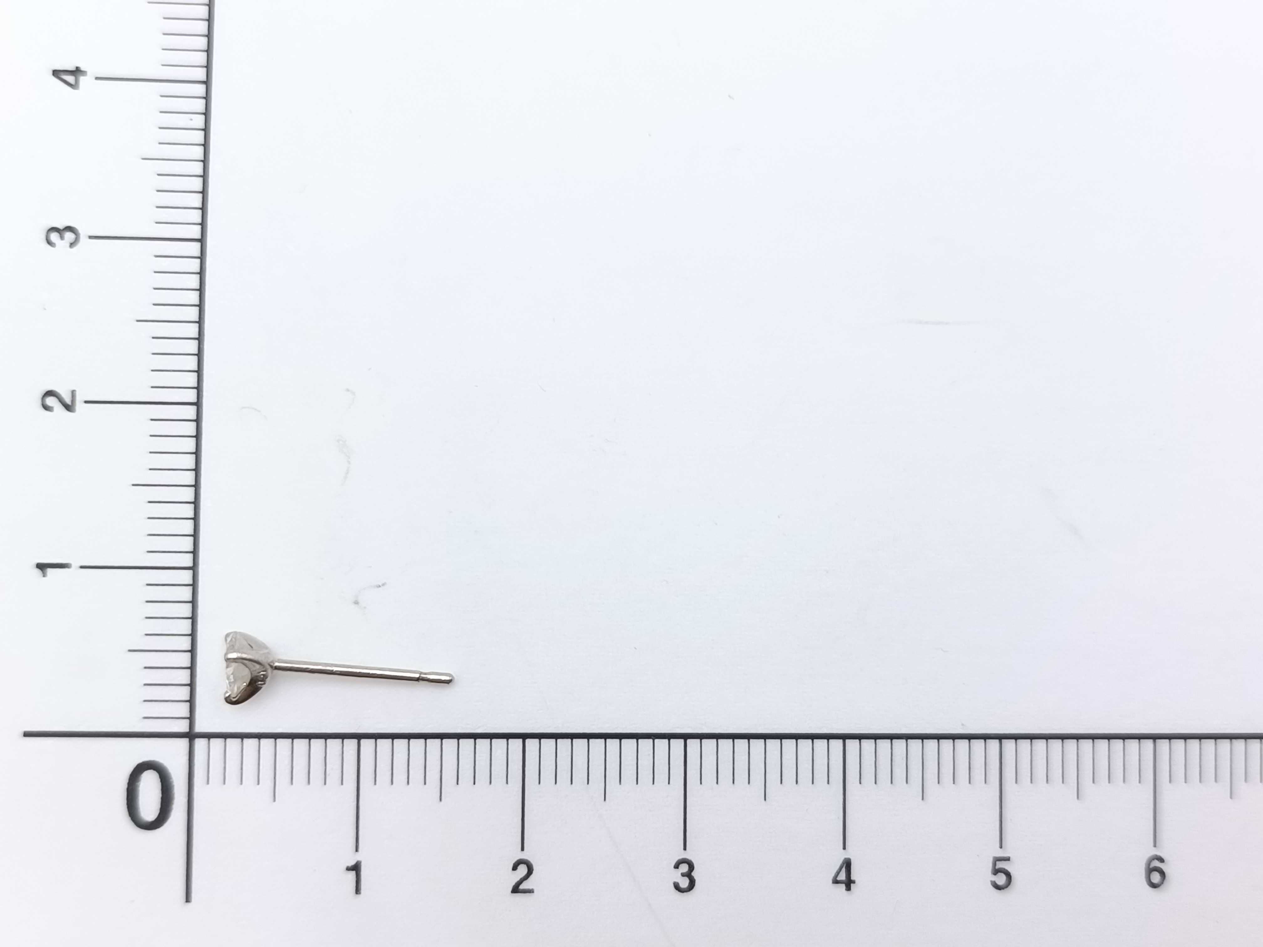 Single Round Brilliant-Cut Diamond Stud Earring in Platinum