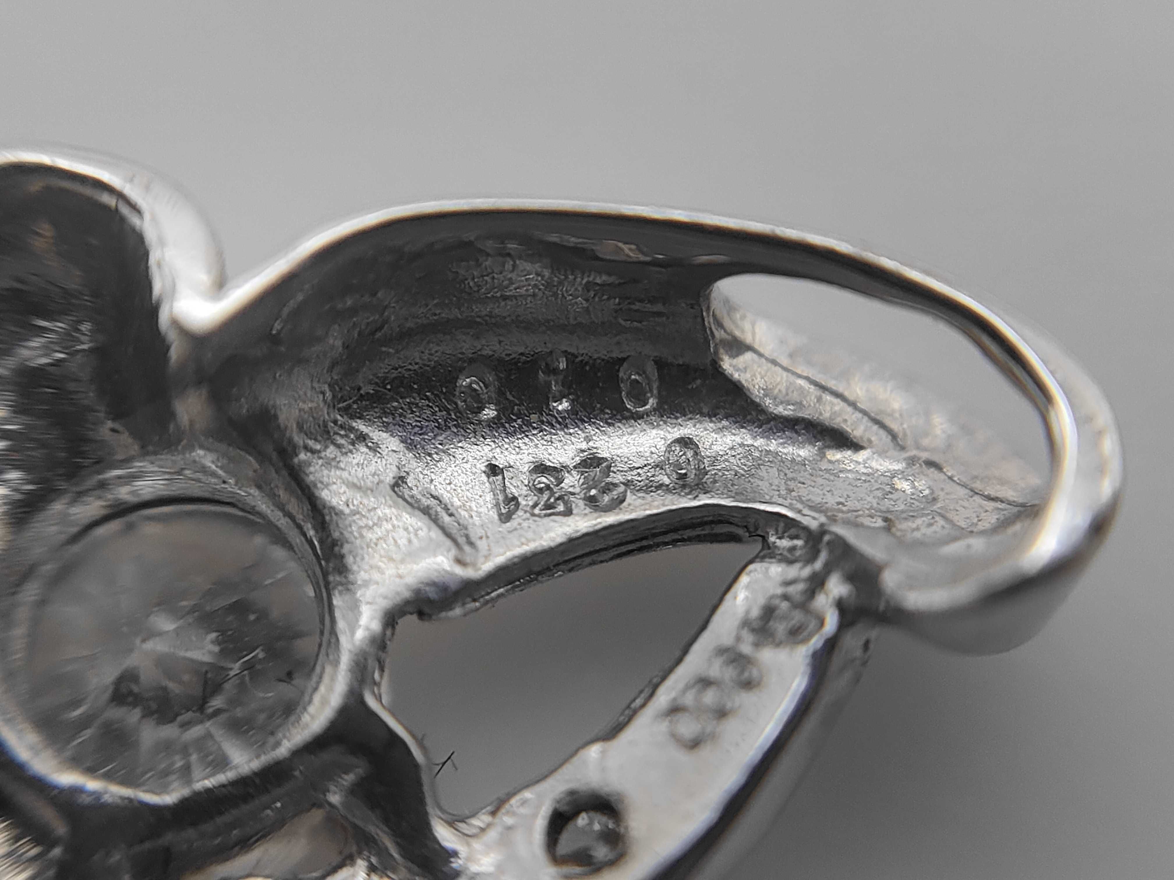 Platinum and Diamond Bypass Pendant with CGL Grading Report