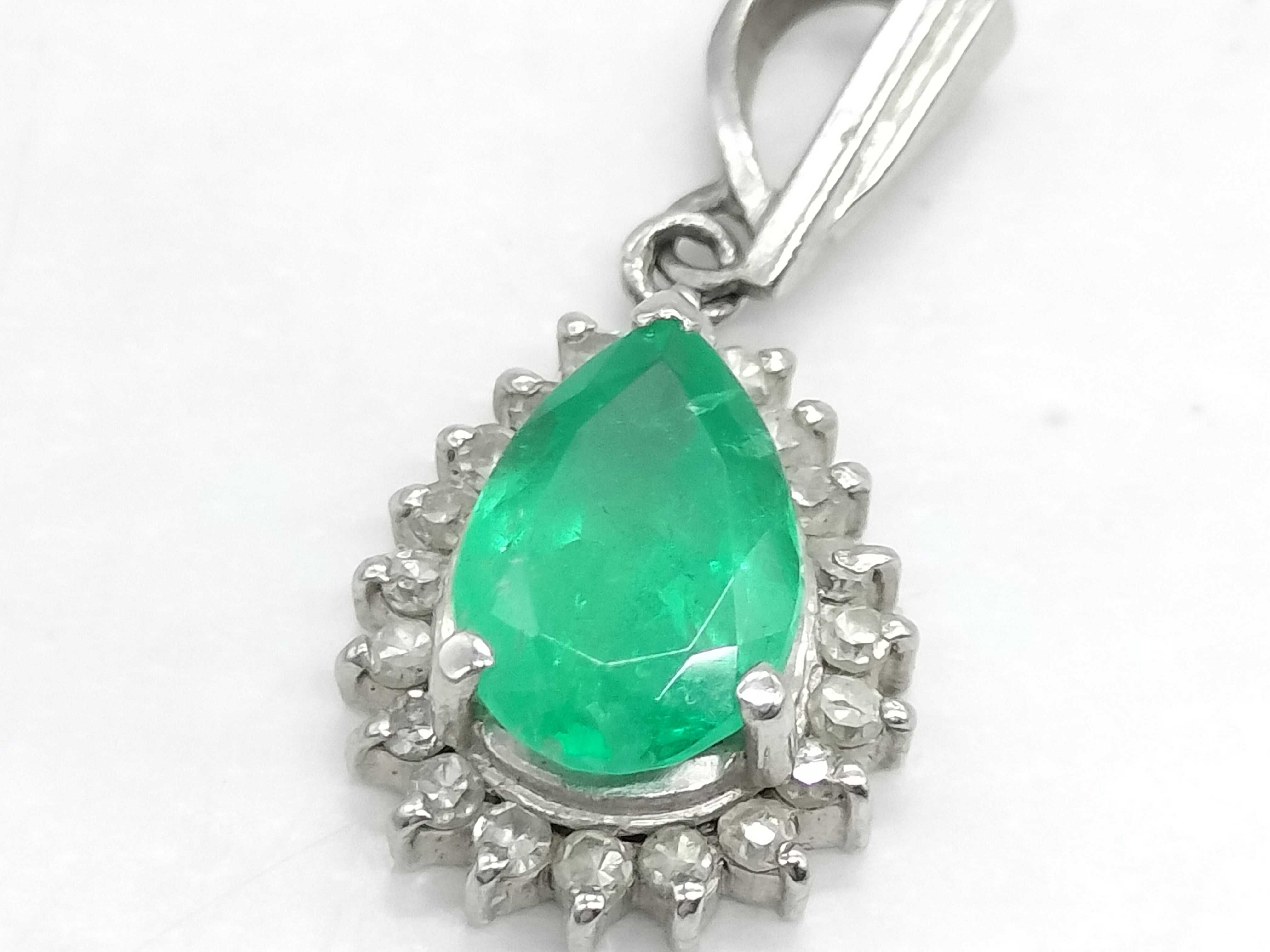 Pt900 Pear Shaped Emerald and Diamond Halo Pendant