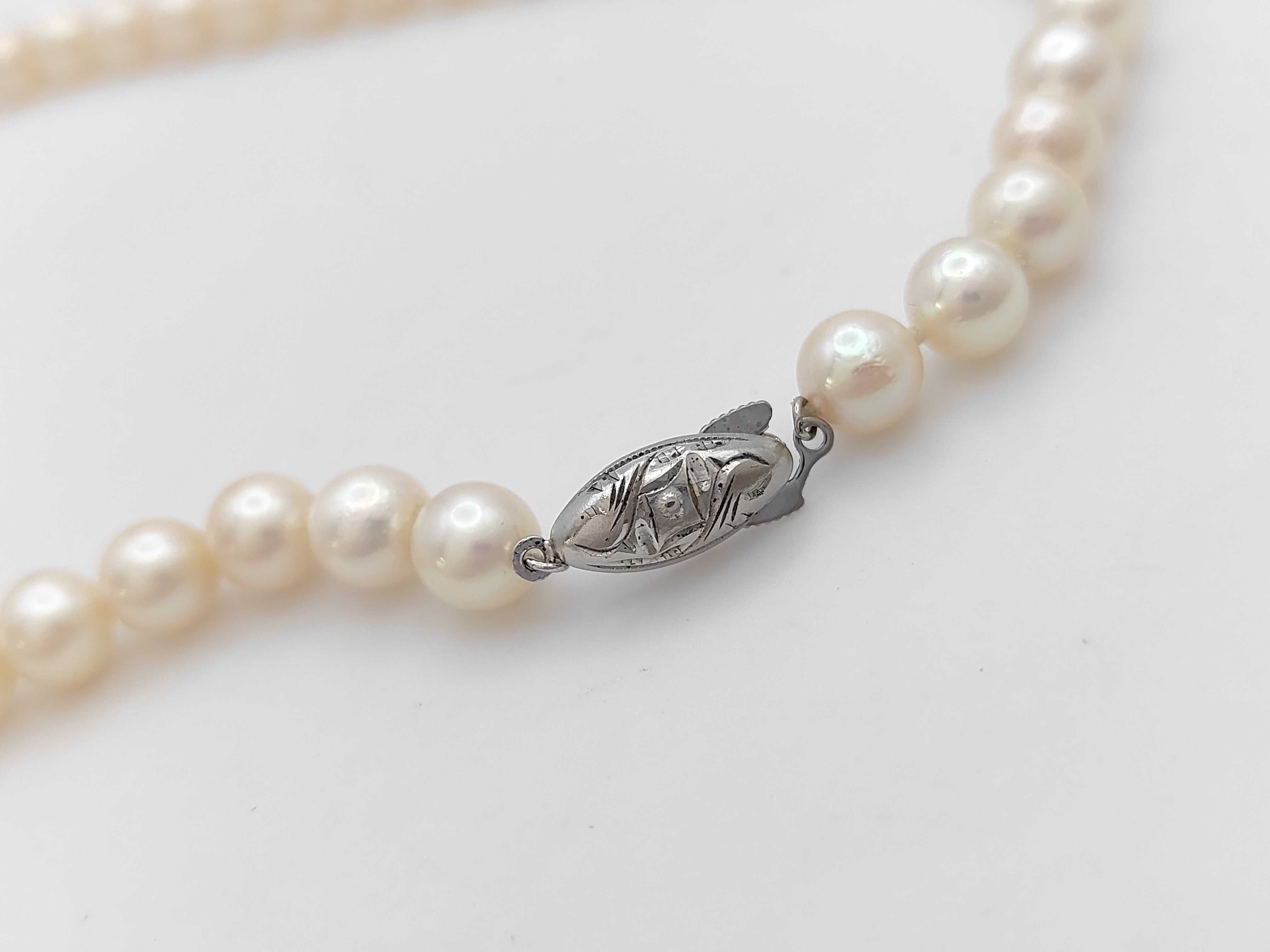 Single-Strand Semi-Round Cultured Pearl Necklace with Silver Clasp