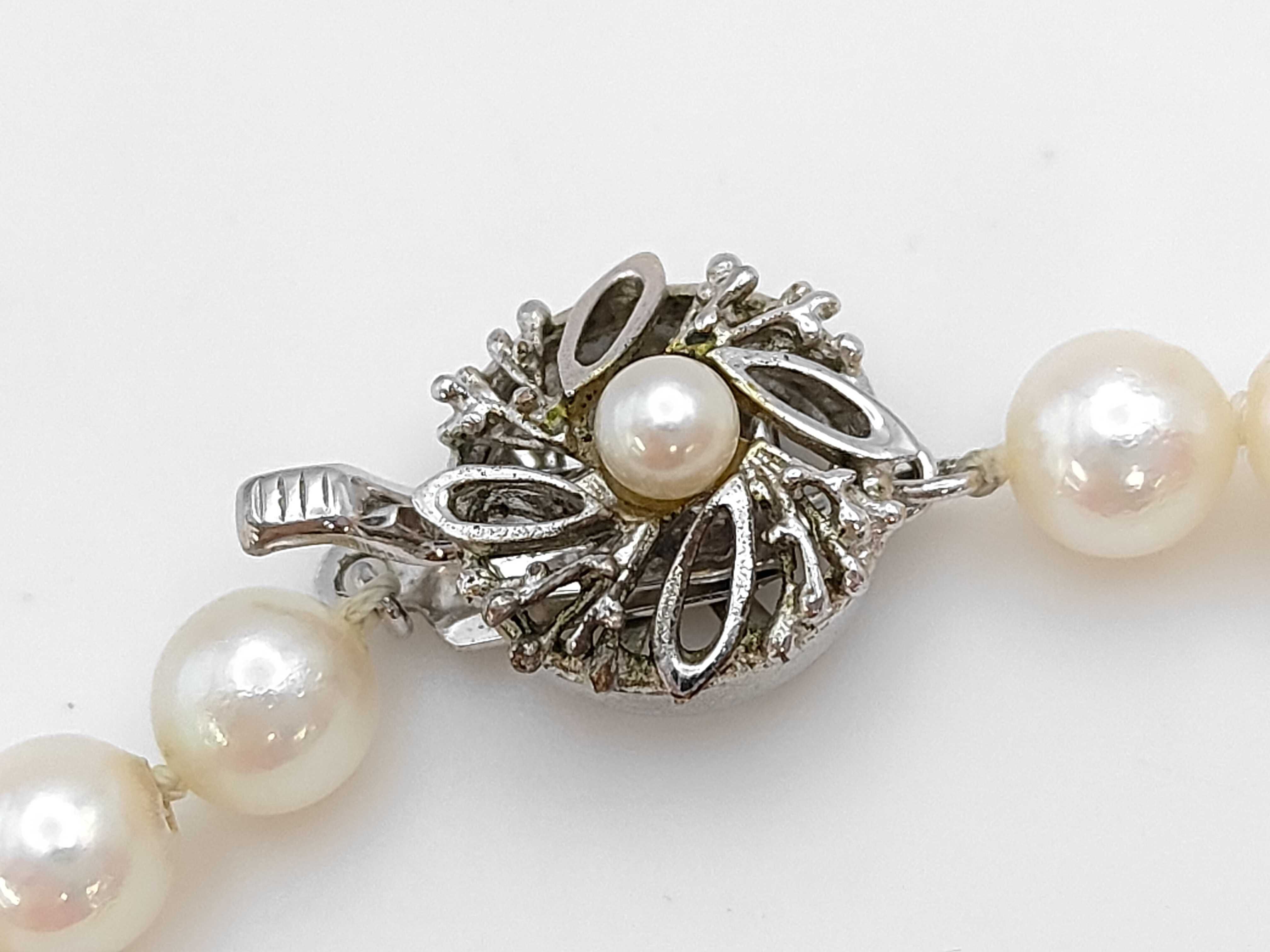 Single Strand Cultured Pearl Necklace with Silver Floral Clasp
