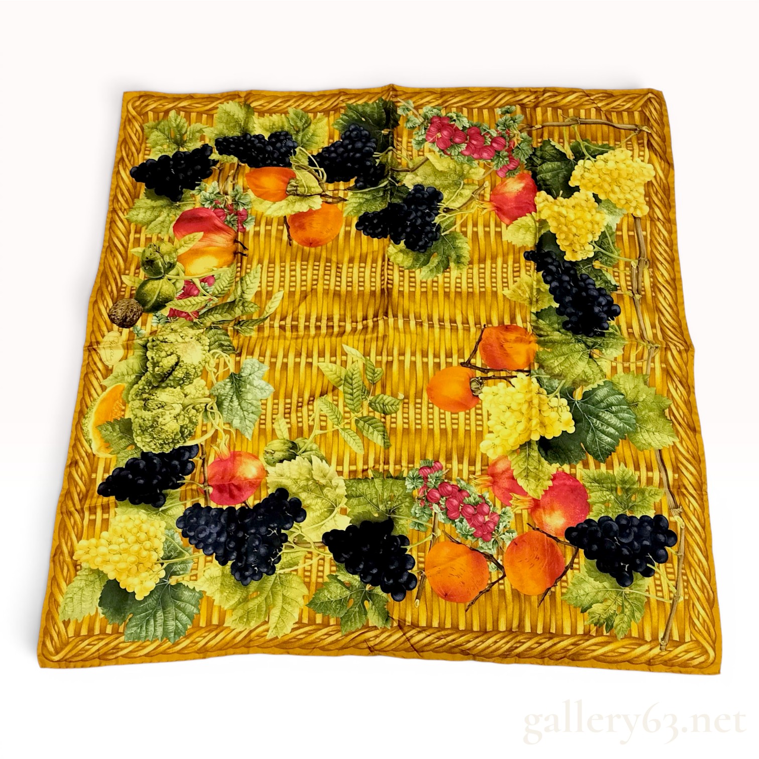 Gucci Silk Cesto di Frutta Pattern Carre 90