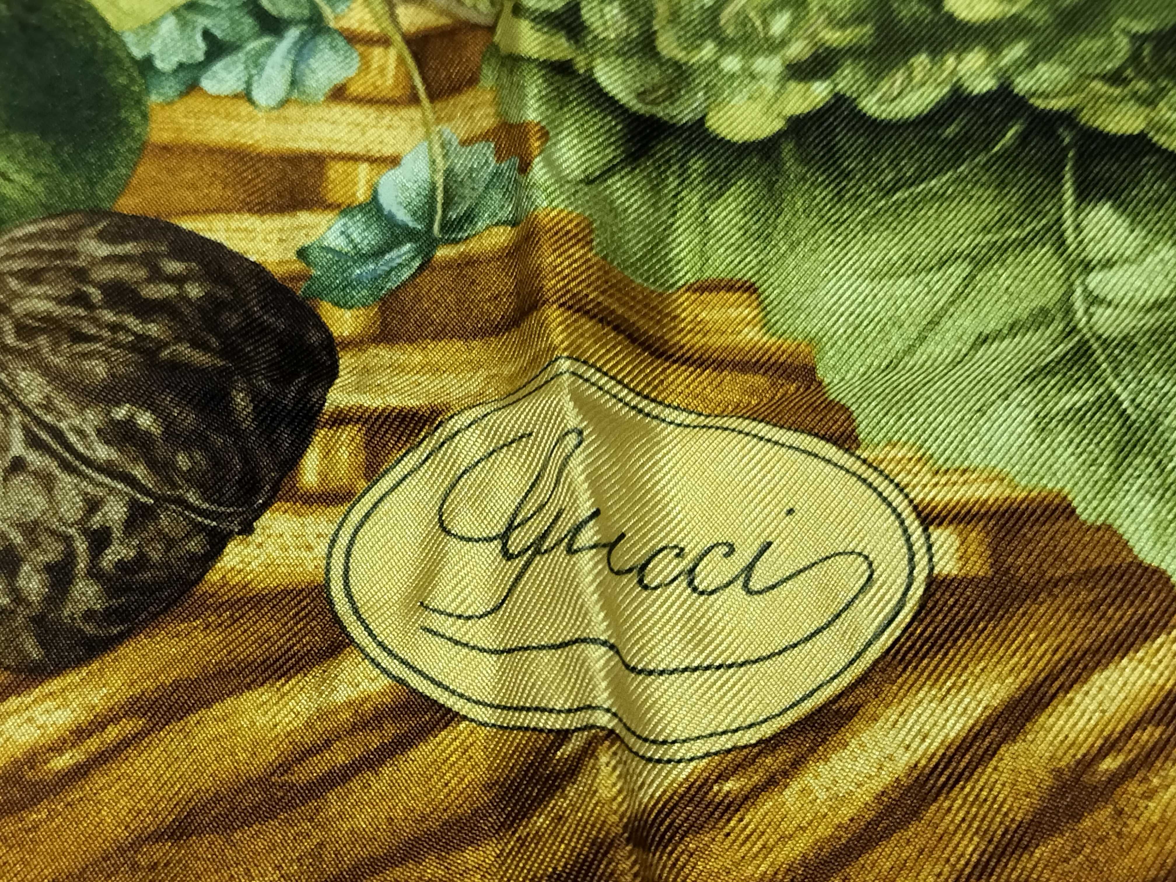 Gucci Silk Cesto di Frutta Pattern Carre 90