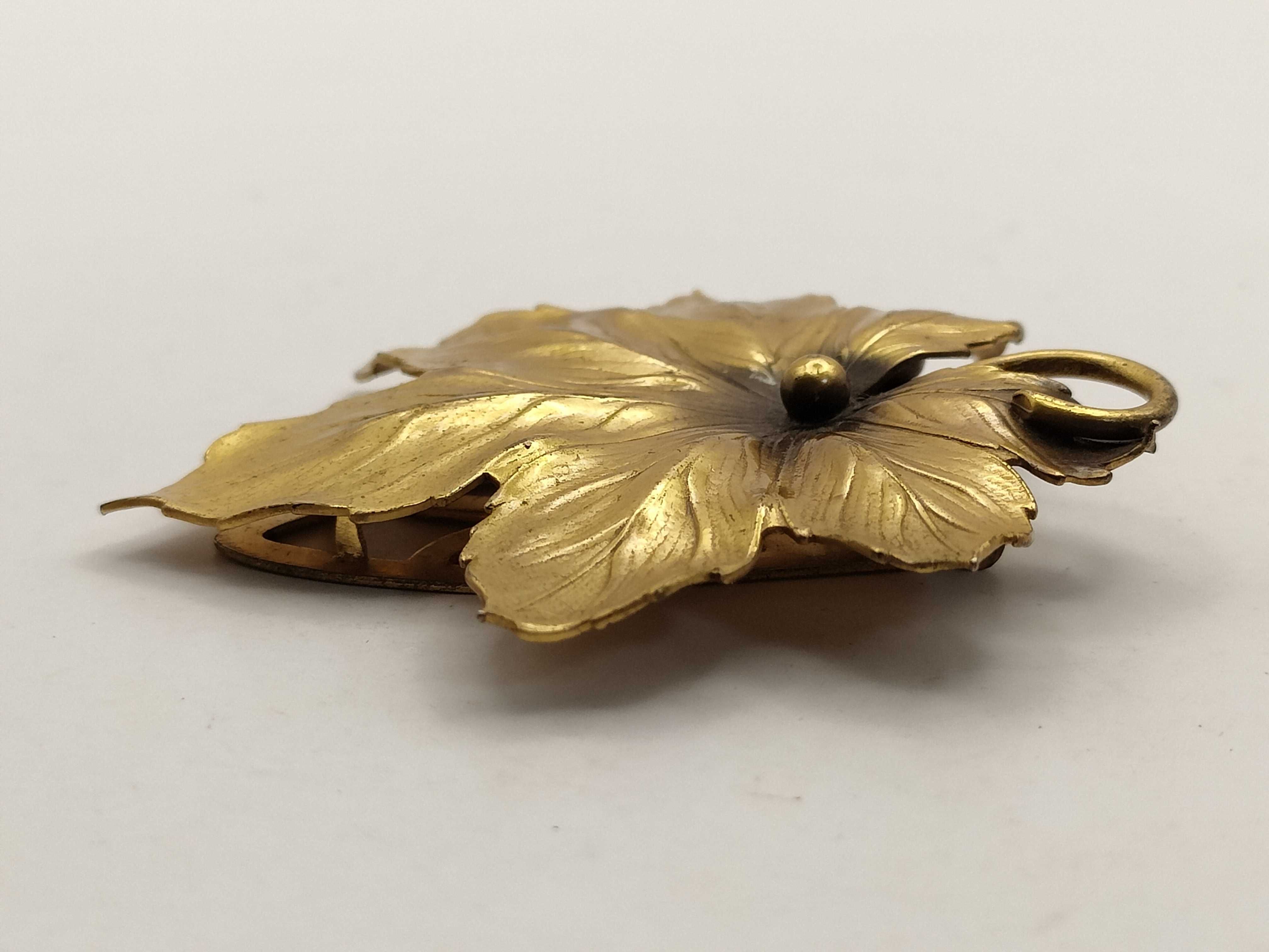 Joseff of Hollywood Antiqued Gold Tone Maple Leaf Fur Clip