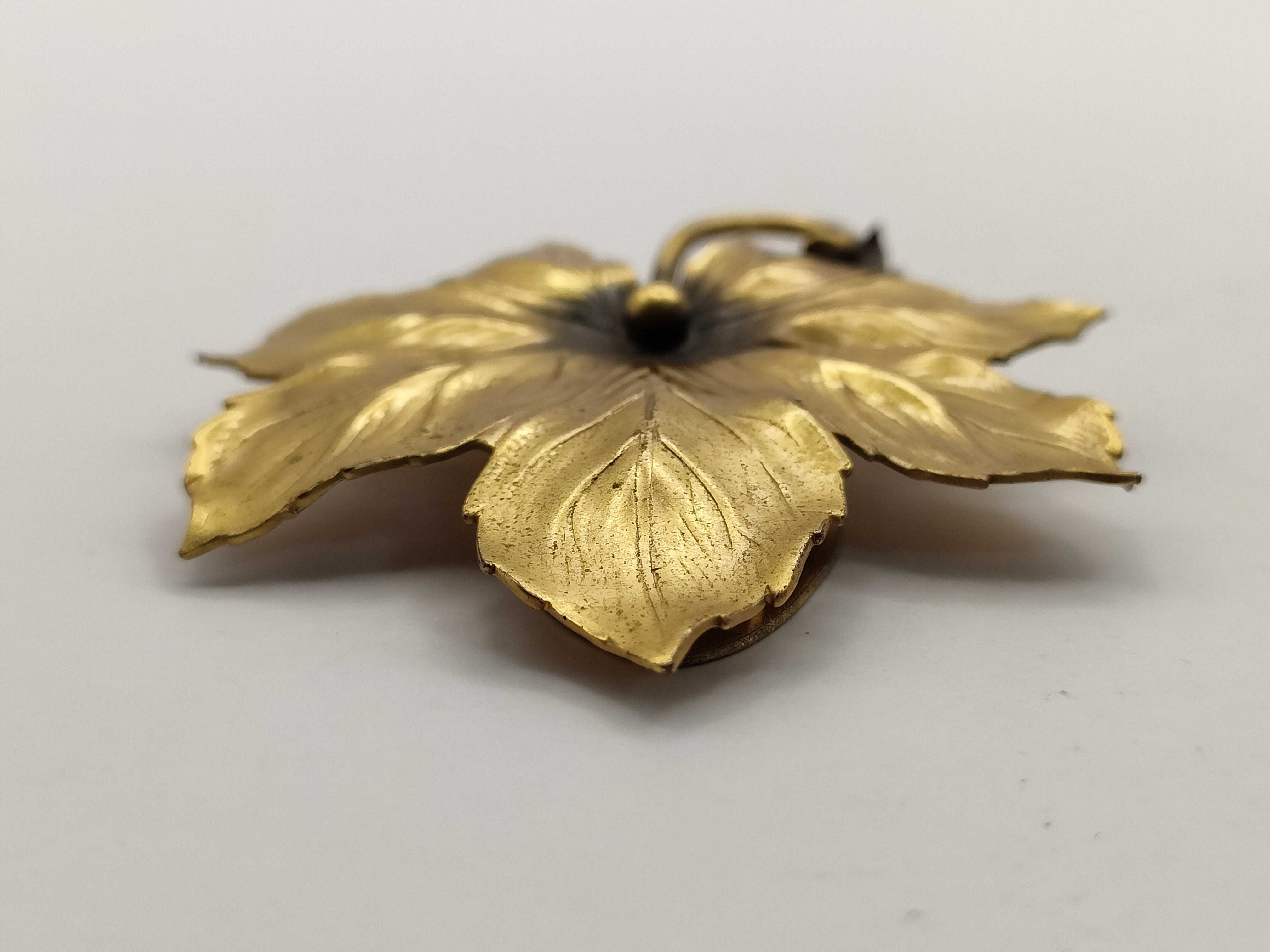 Joseff of Hollywood Antiqued Gold Tone Maple Leaf Fur Clip