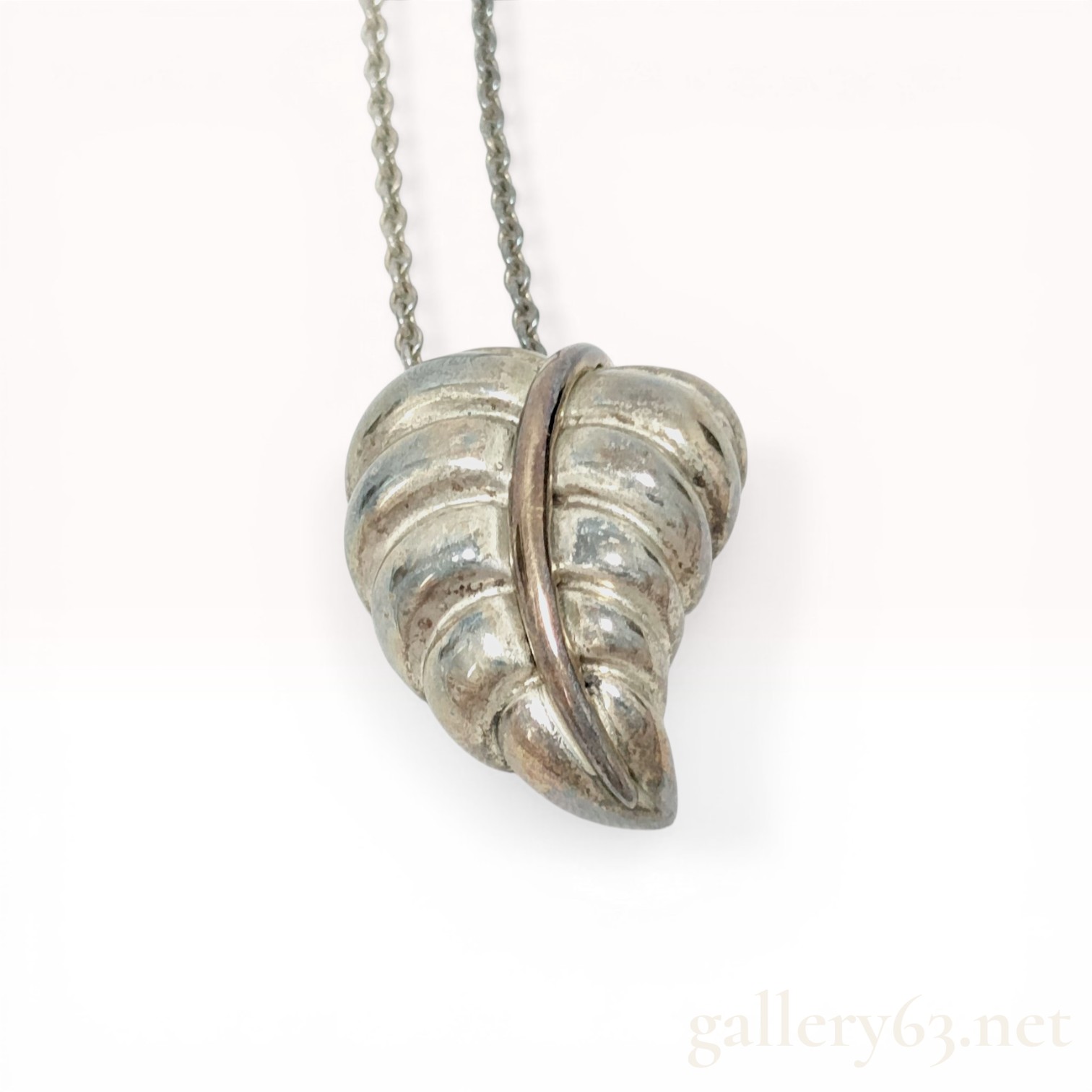 Tiffany and Co. Sterling Silver and 18k Gold Leaf Pendant Necklace