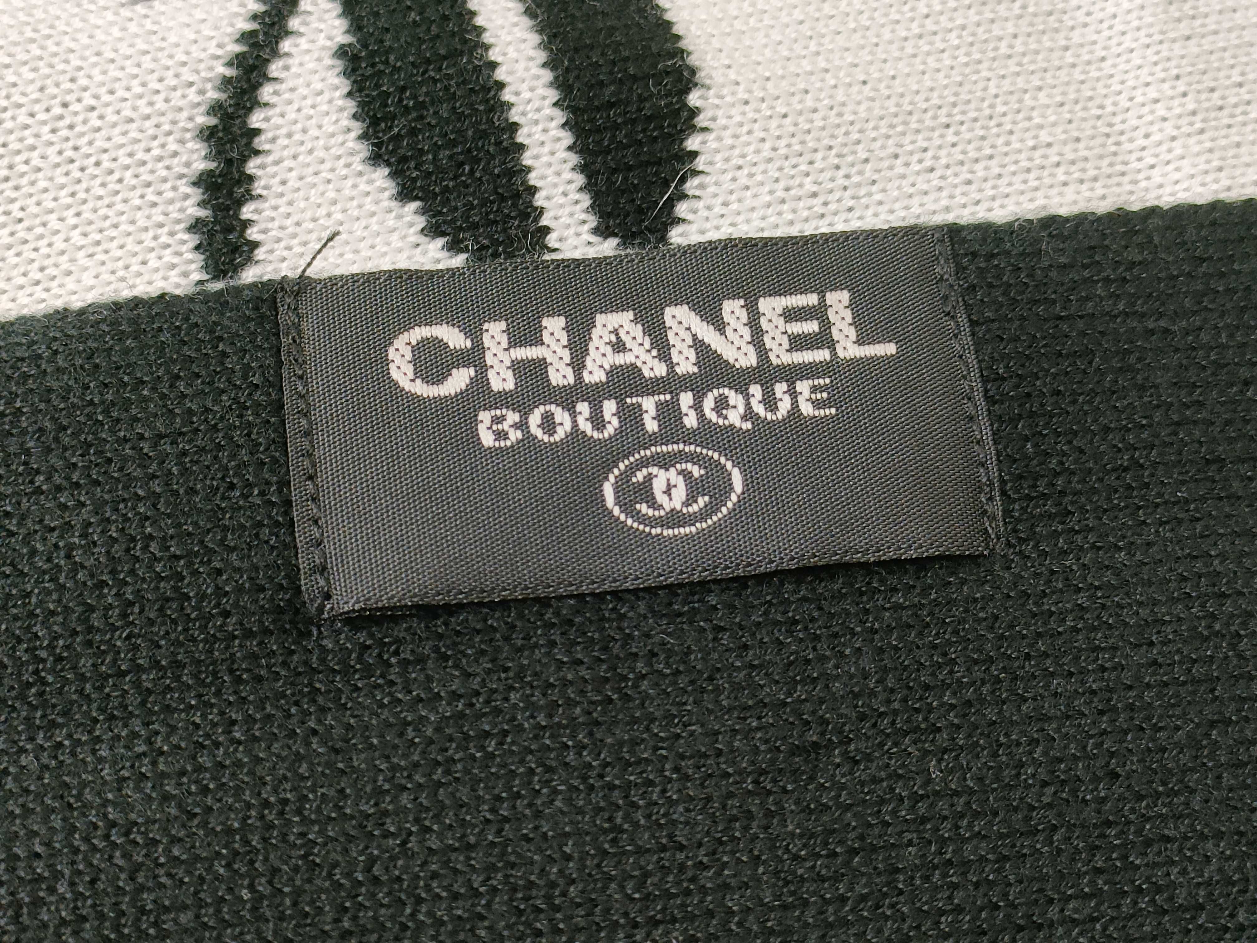 Chanel Boutique Reversible Black and White Knit Clover Motif Scarf