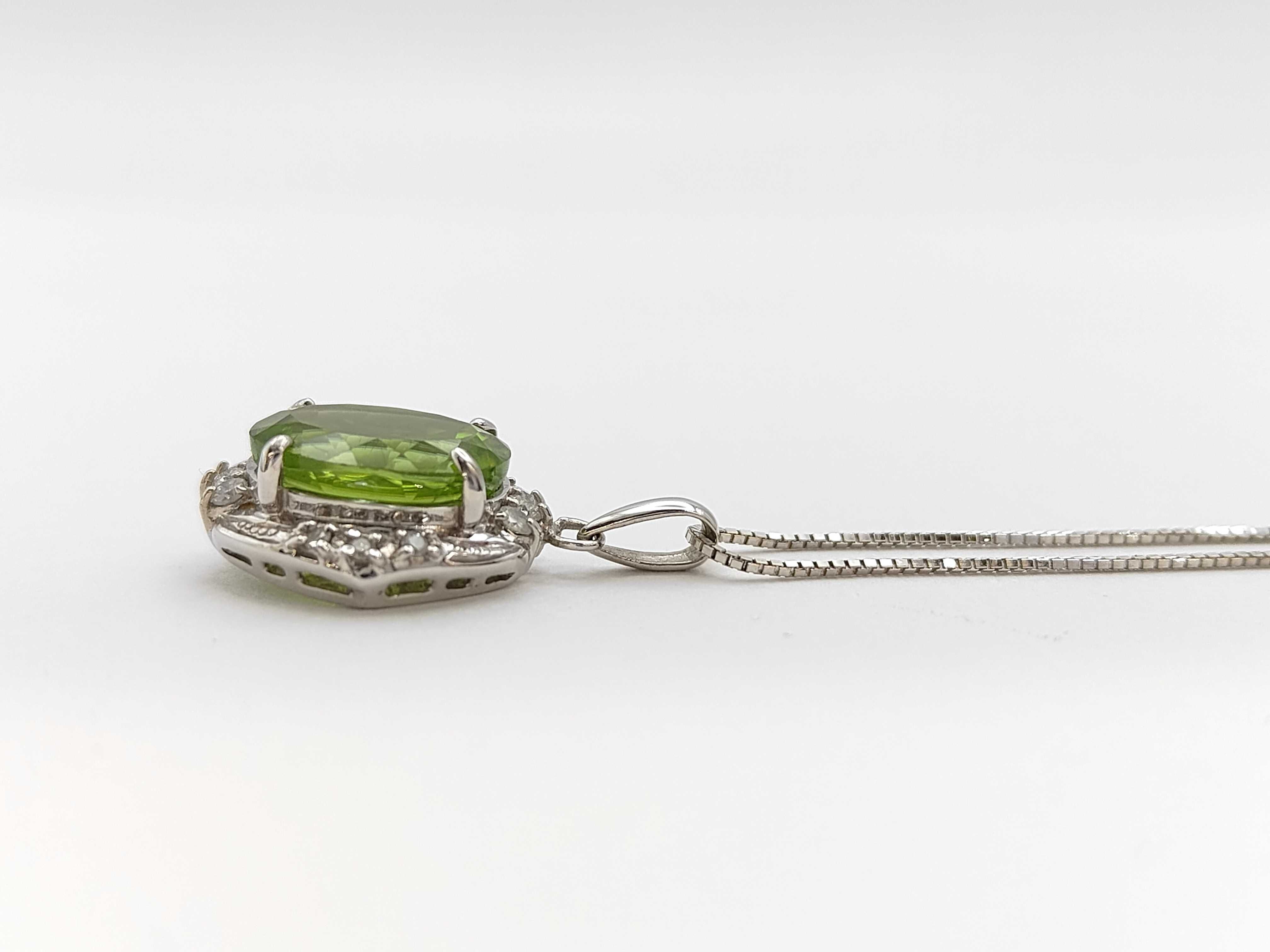 18K White Gold Peridot and Diamond Halo Pendant Necklace w/Box