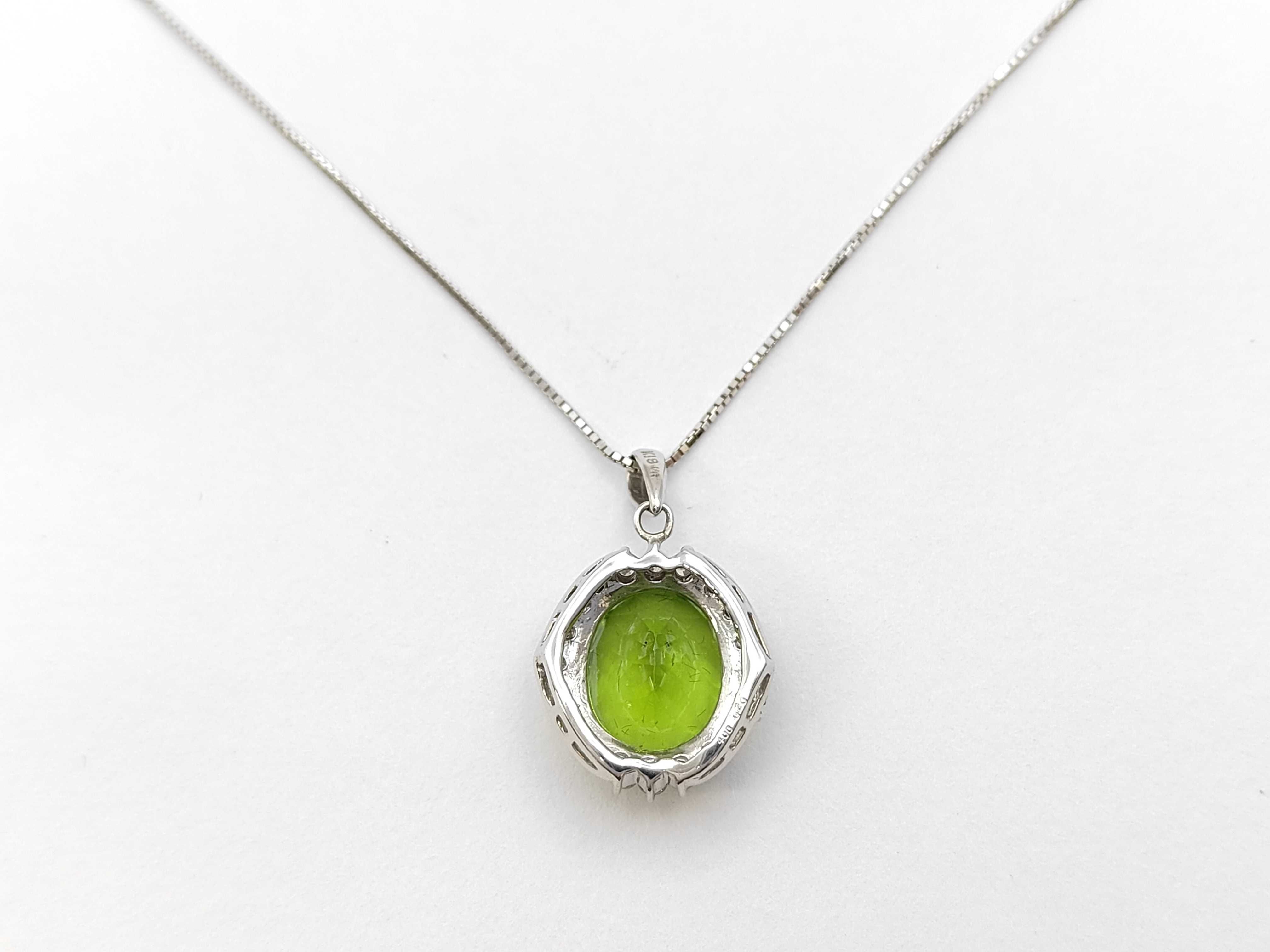 18K White Gold Peridot and Diamond Halo Pendant Necklace w/Box