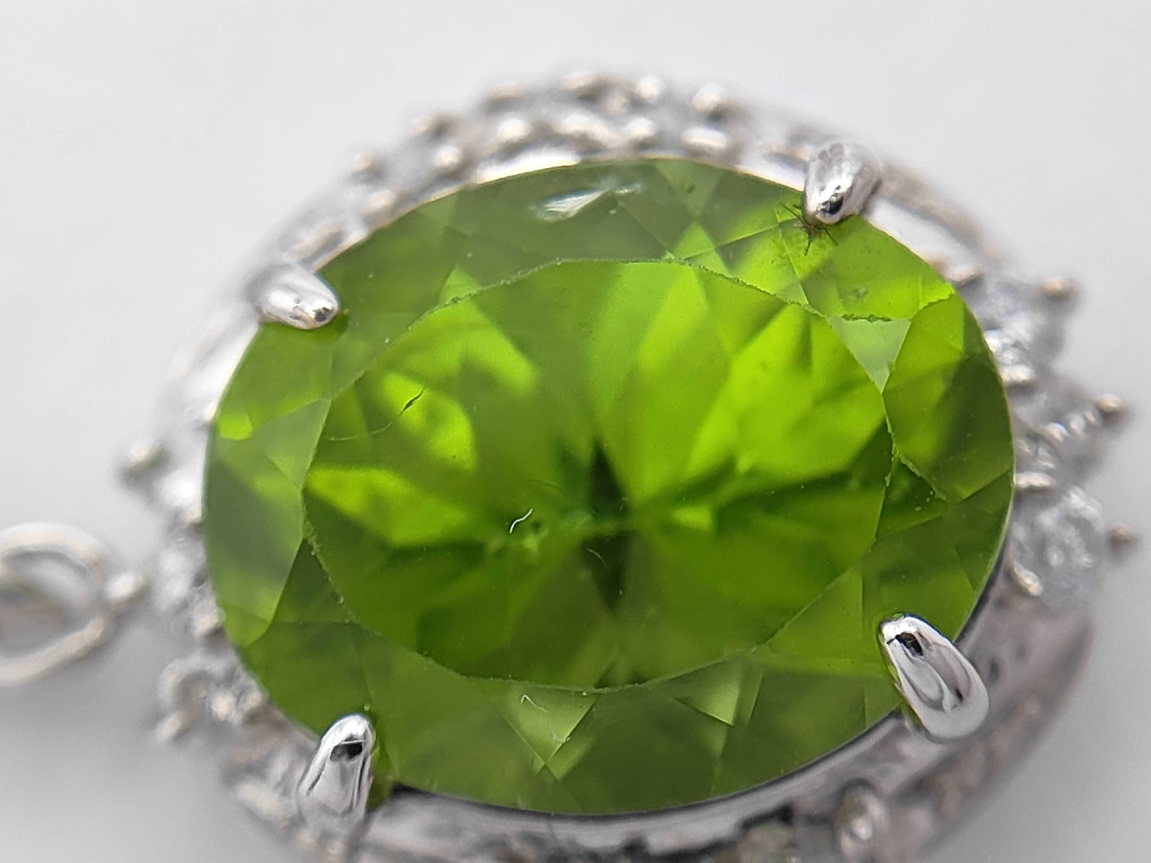 18K White Gold Peridot and Diamond Halo Pendant Necklace w/Box