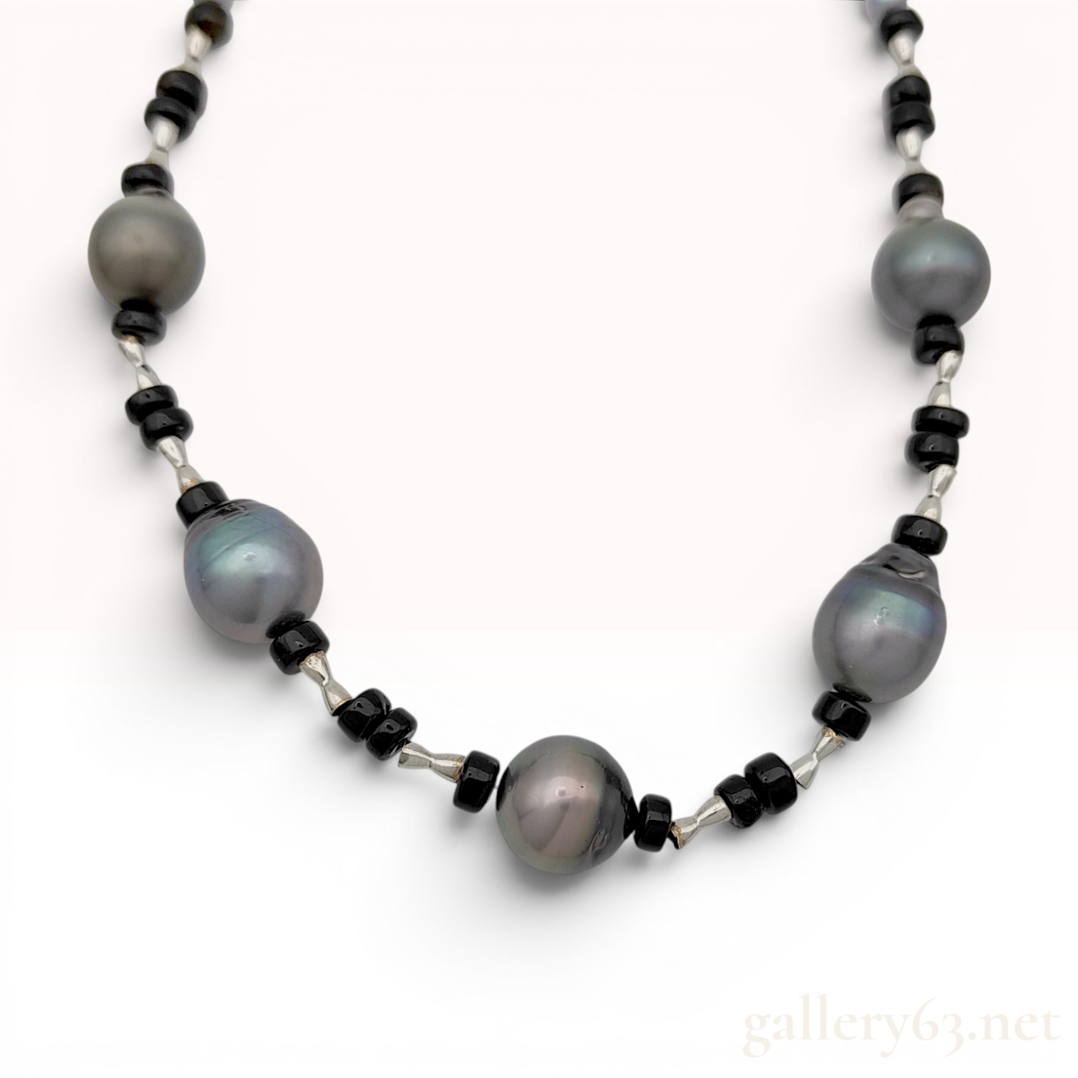 Graduated Black Cultured Pearl and Silver Necklace with Bow Clasp