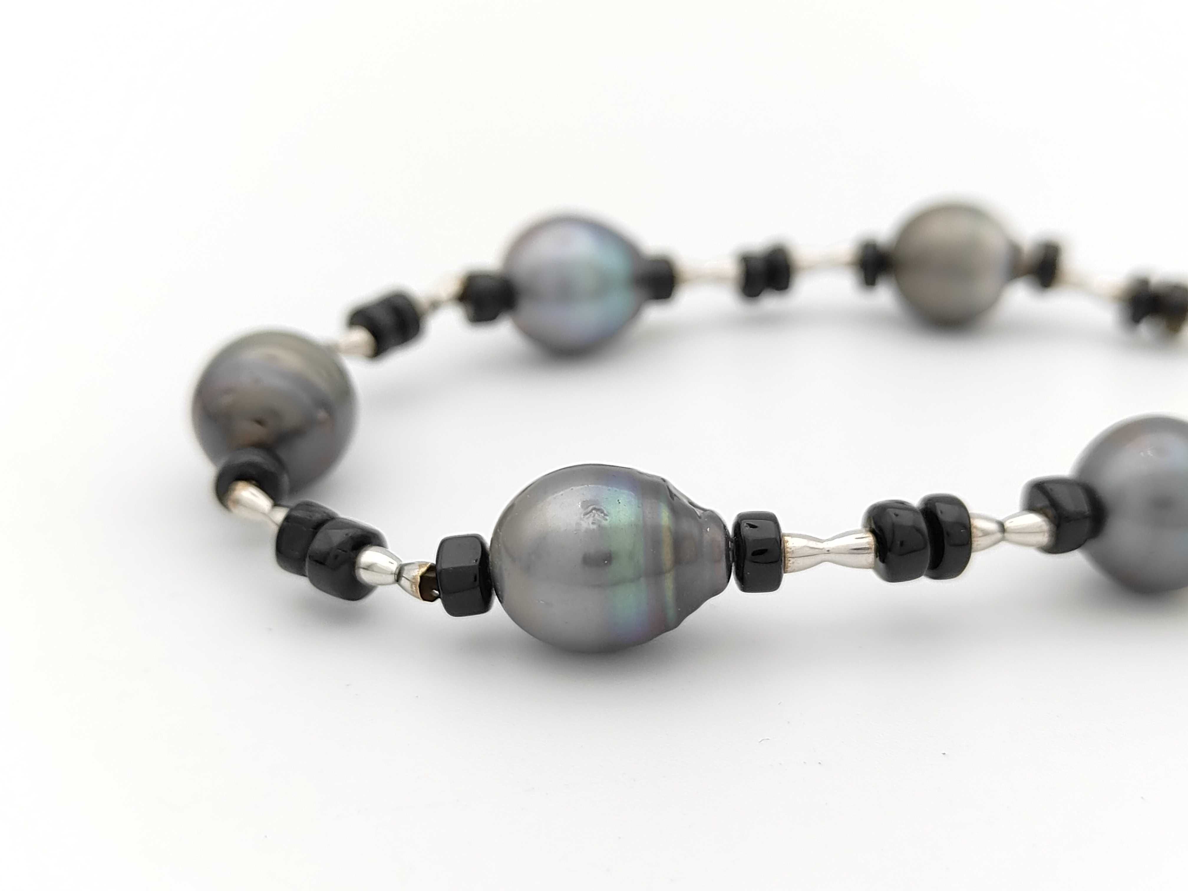 Graduated Black Cultured Pearl and Silver Necklace with Bow Clasp