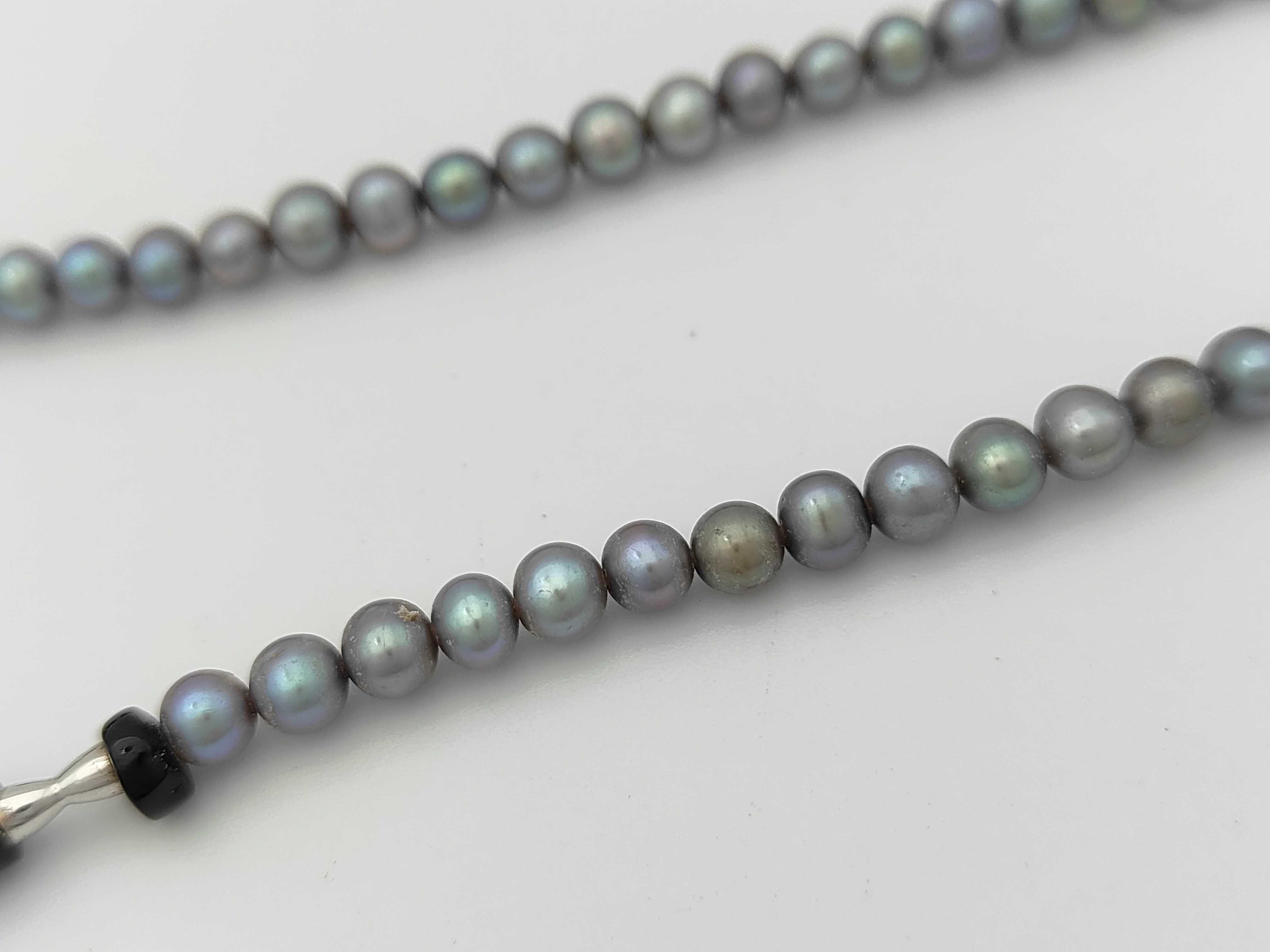 Graduated Black Cultured Pearl and Silver Necklace with Bow Clasp