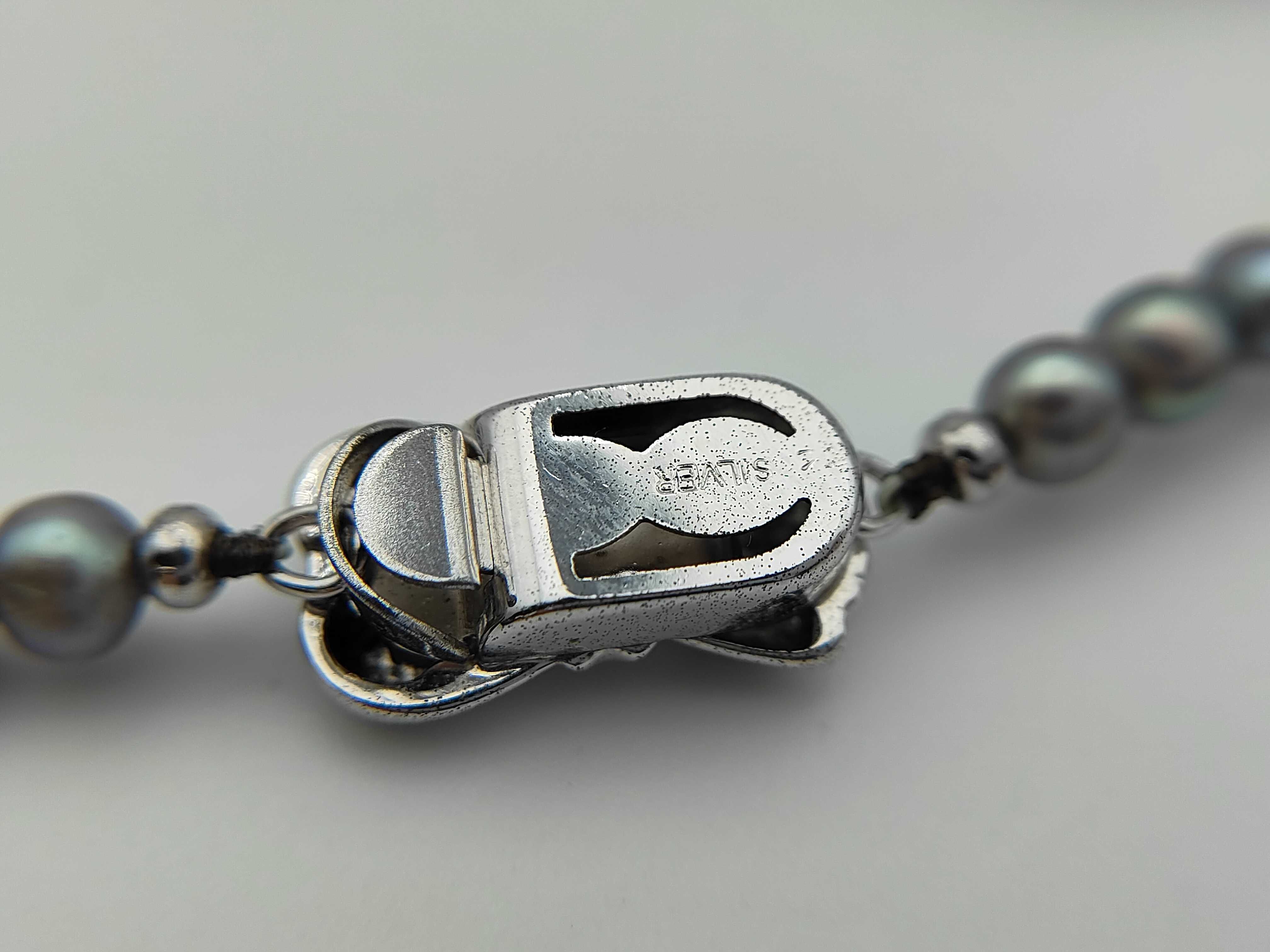 Graduated Black Cultured Pearl and Silver Necklace with Bow Clasp