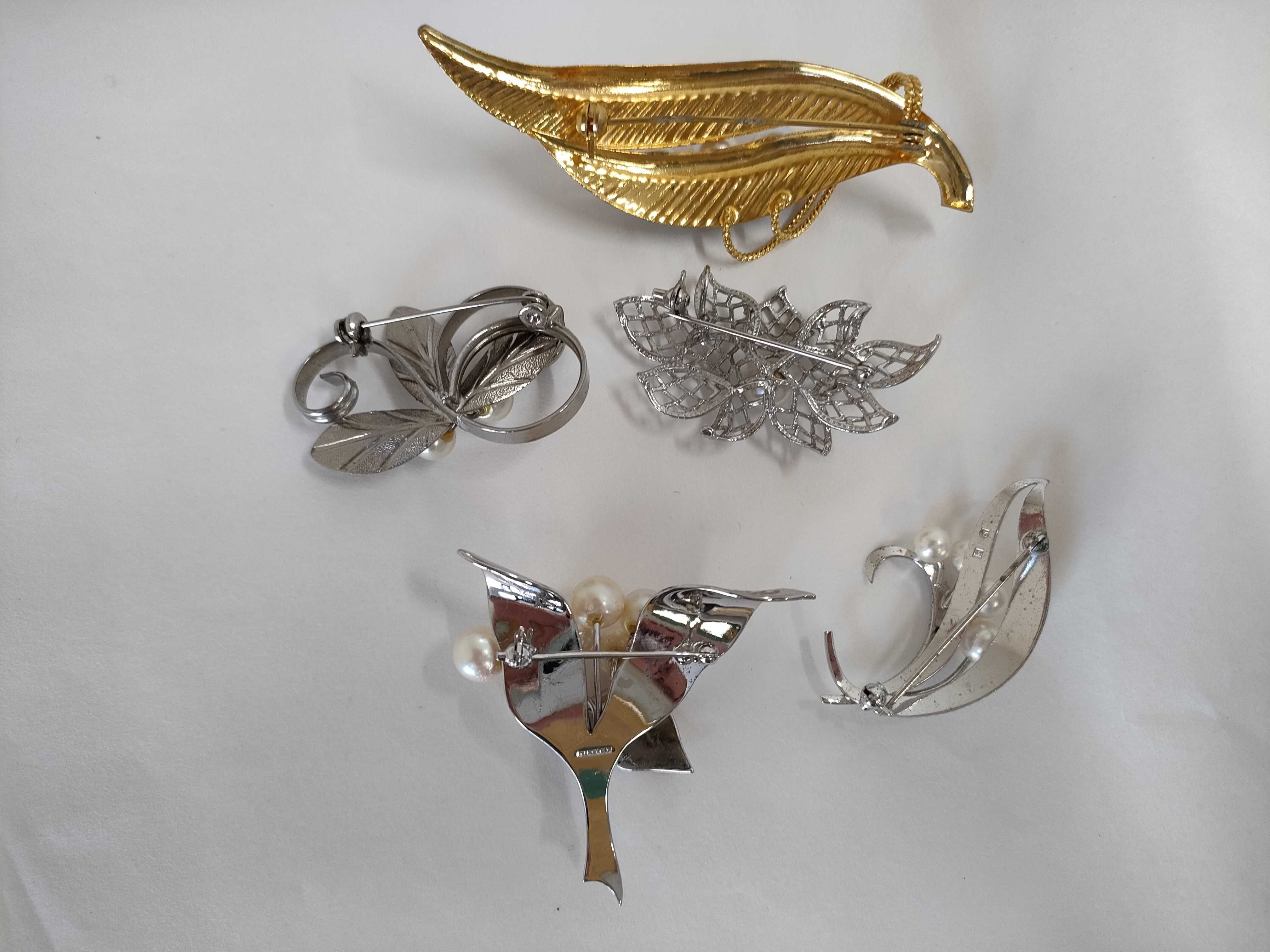 A Collection of Five Vintage Pearl and Botanical Brooches including Mikimoto