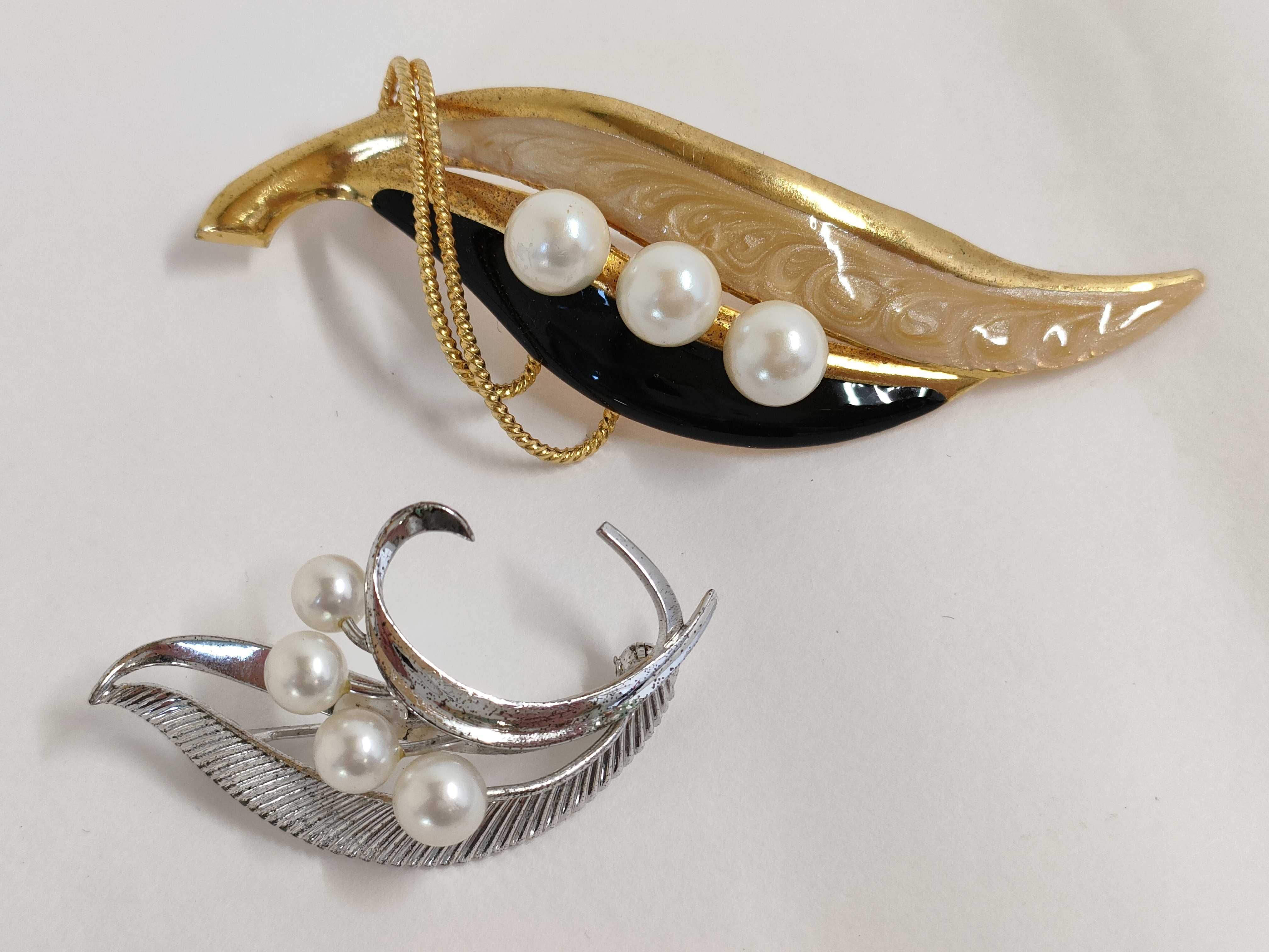 A Collection of Five Vintage Pearl and Botanical Brooches including Mikimoto