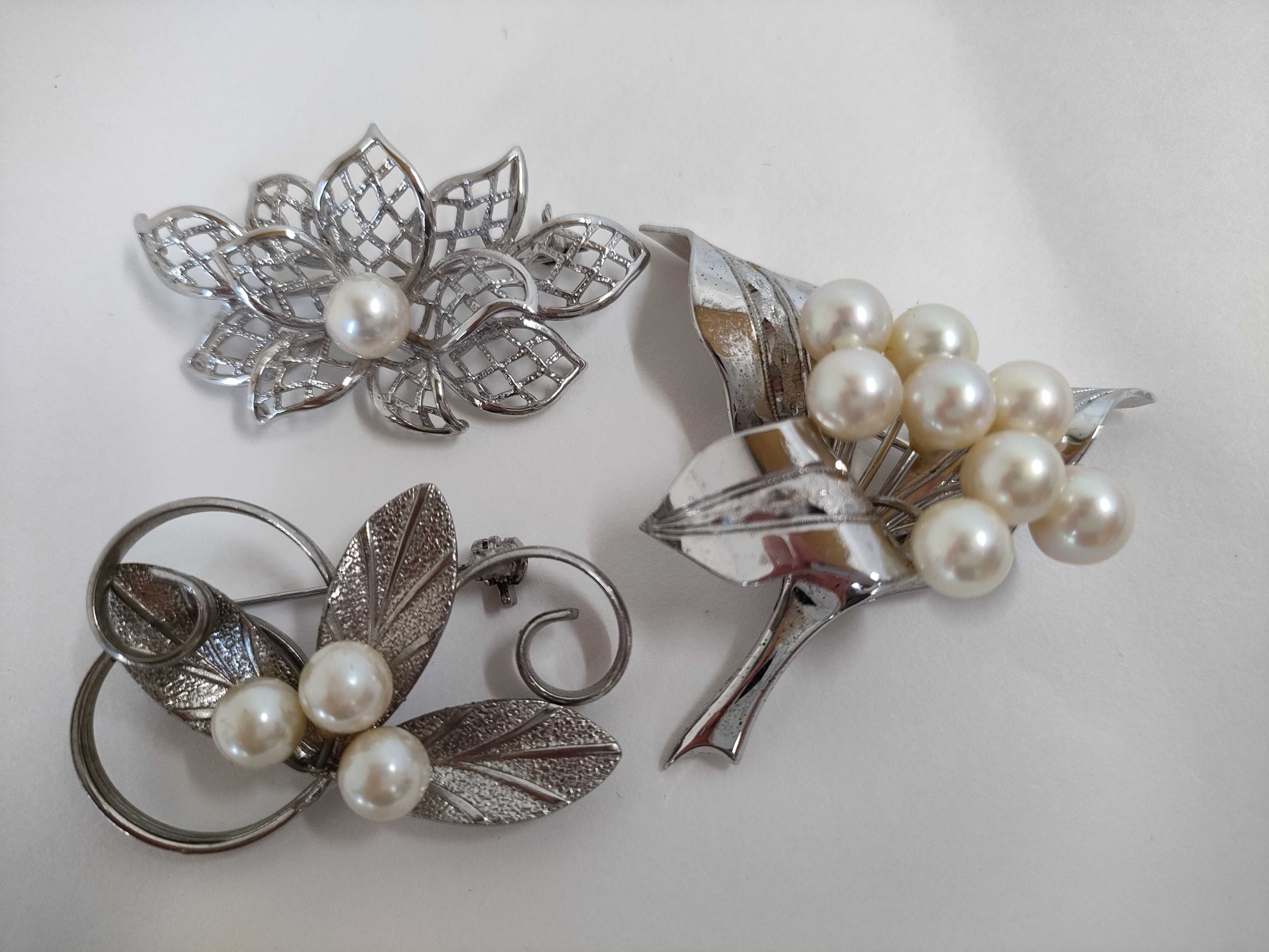 A Collection of Five Vintage Pearl and Botanical Brooches including Mikimoto