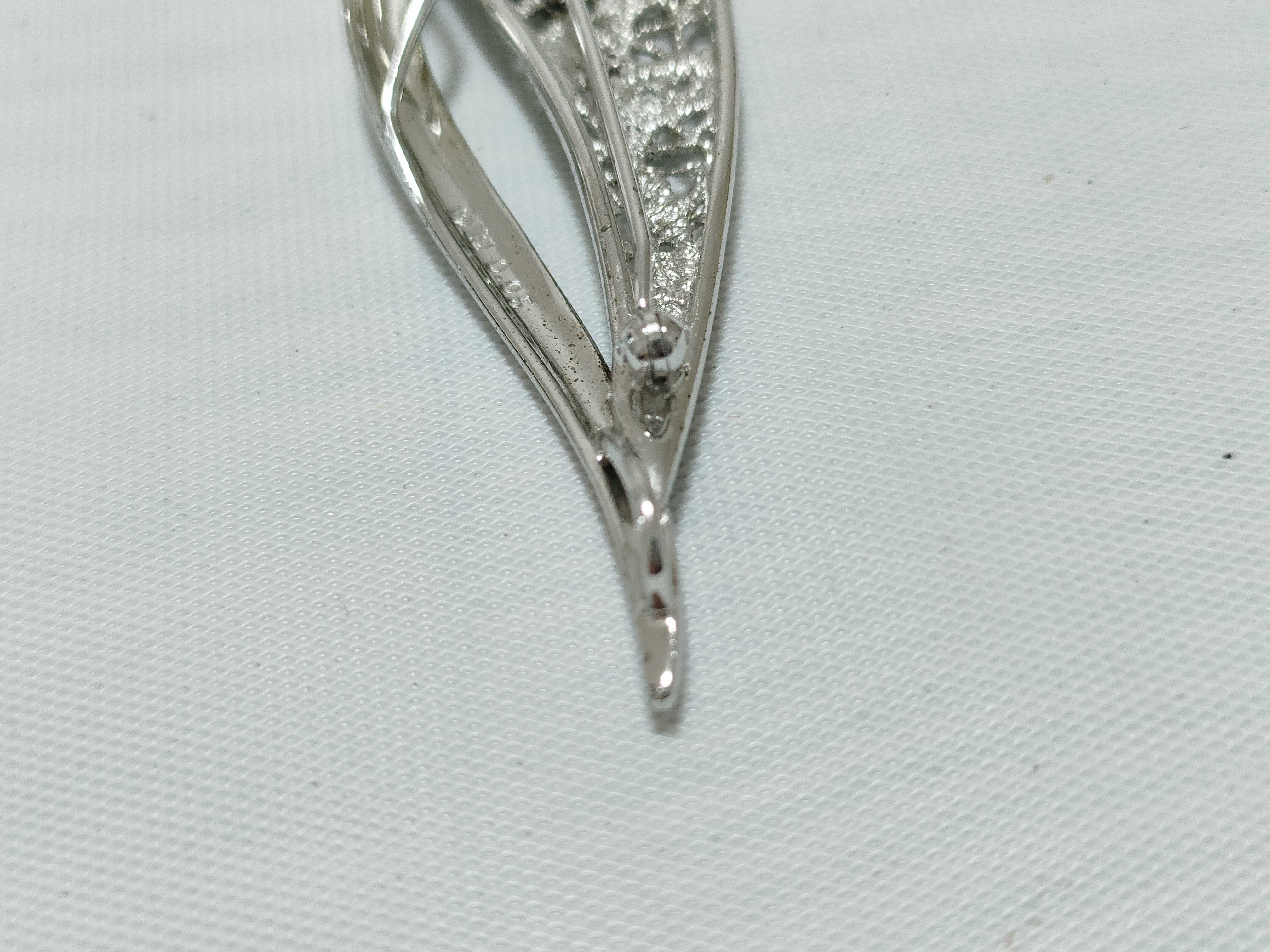 Sarah Coventry Vintage Silver Tone Rhinestone Leaf Brooch