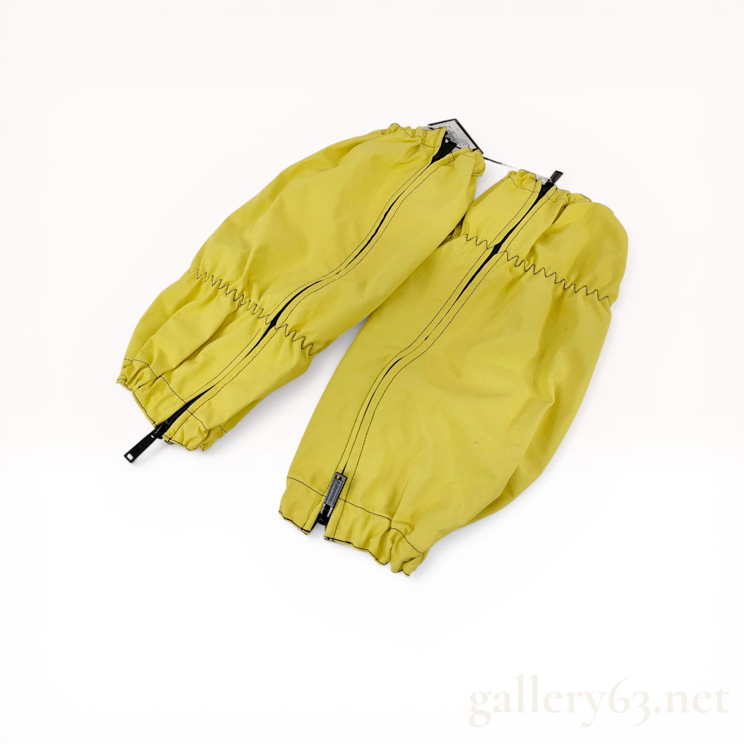 A Pair of Dsquared2 Ski Acid Yellow Technical Zippered Gaiters