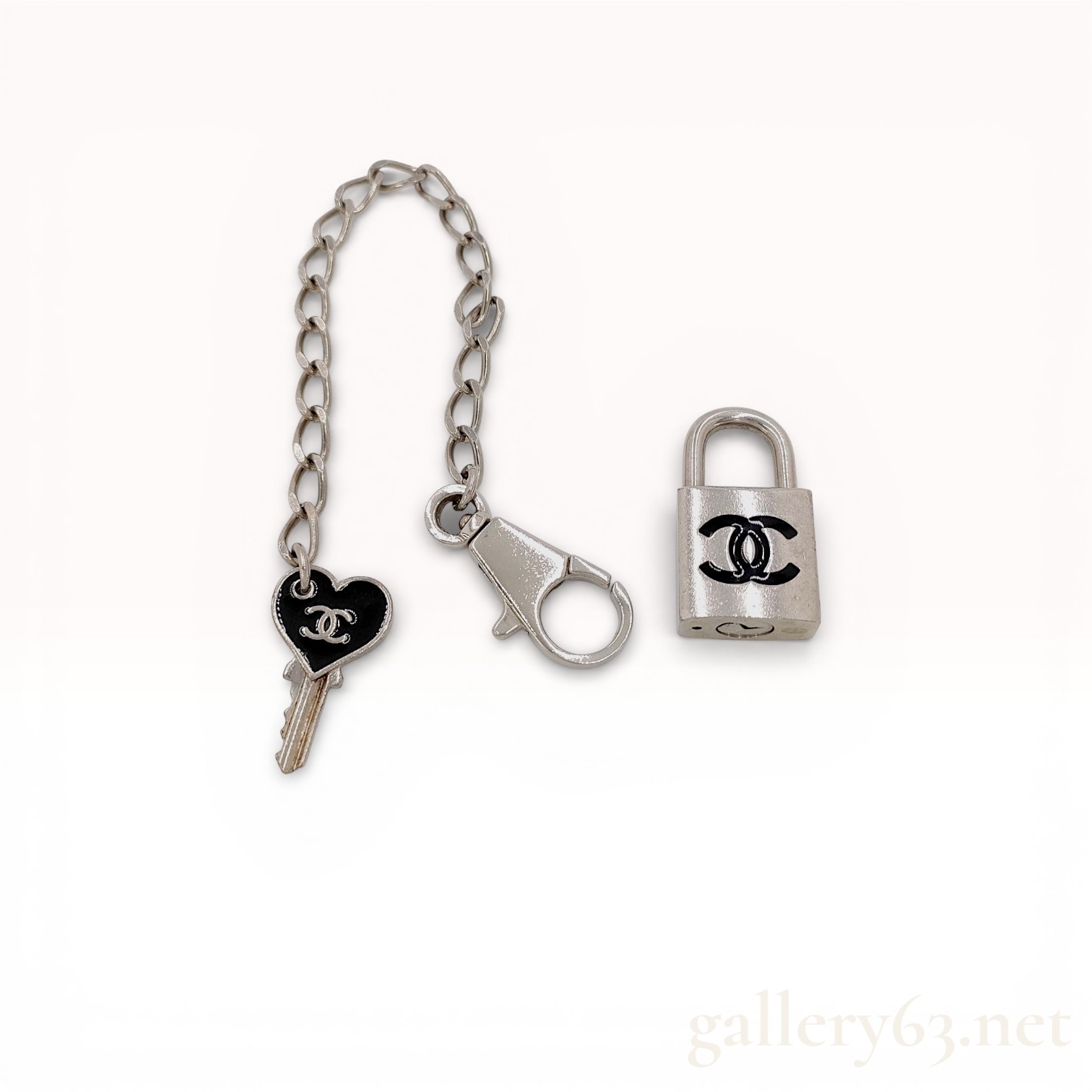 07P Chanel Lock Motif Chain Bracelet with Padlock and Key Charm 7"