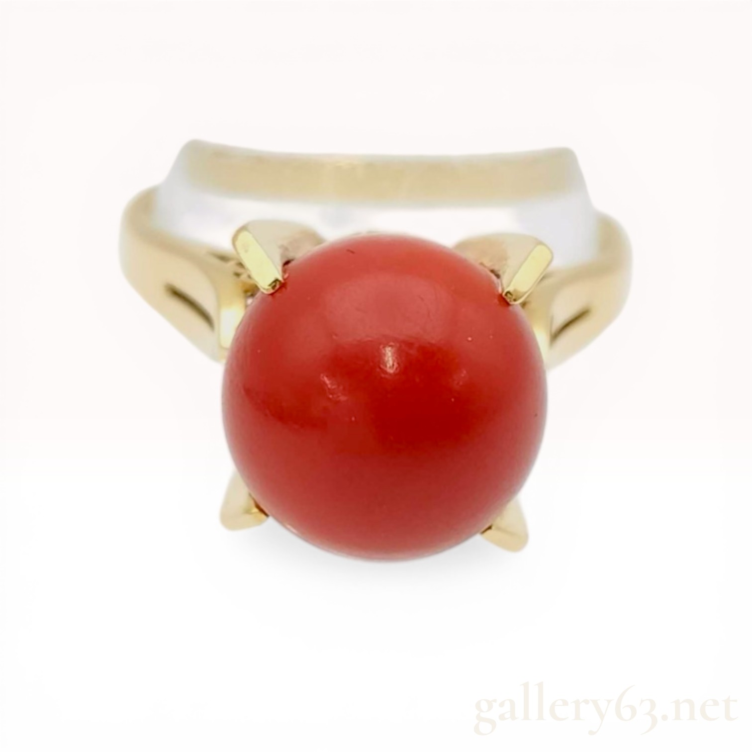 Estate Vintage Coral & 18K Yellow Gold Cocktail Ring