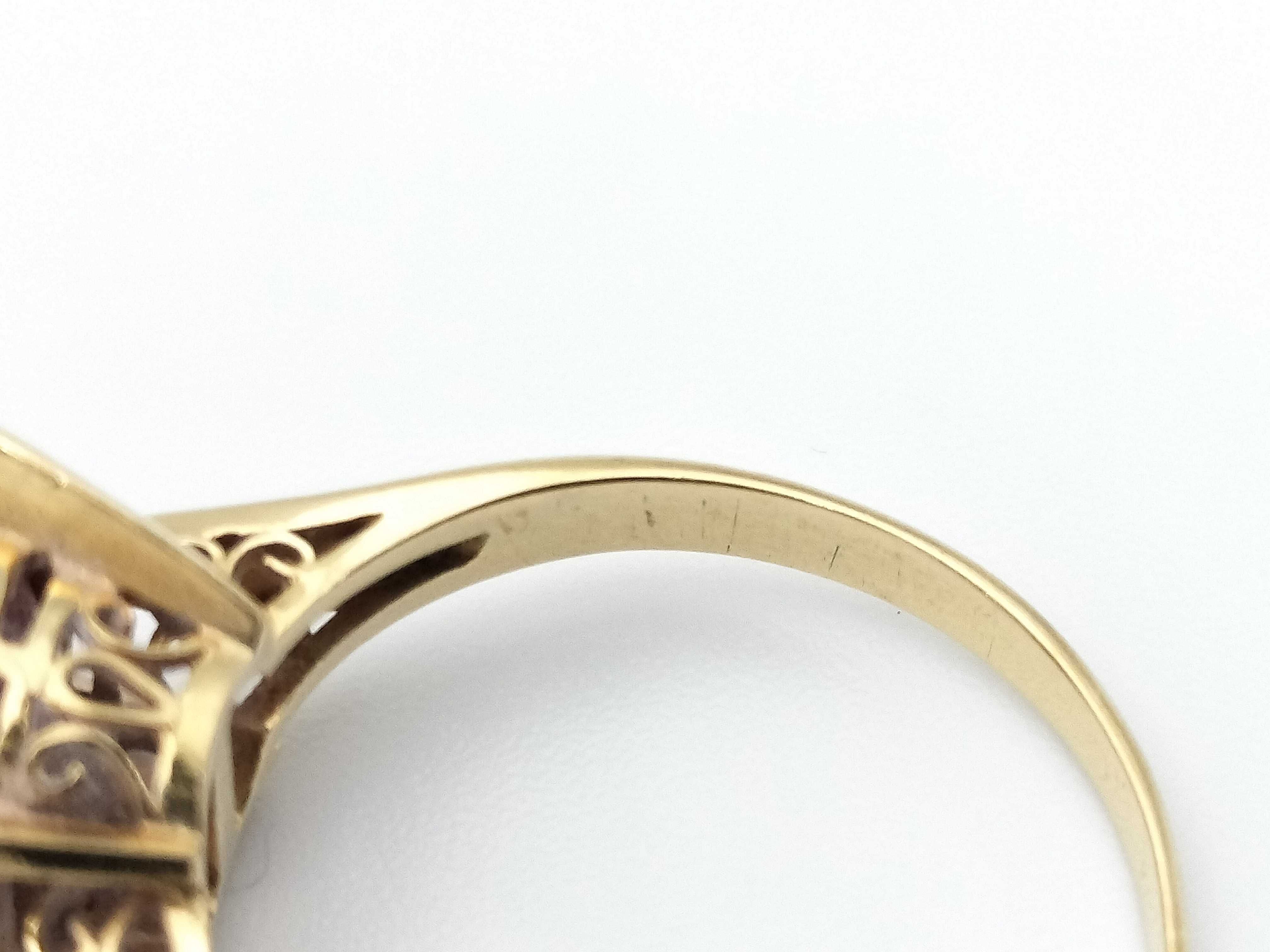 Estate Vintage Coral & 18K Yellow Gold Cocktail Ring