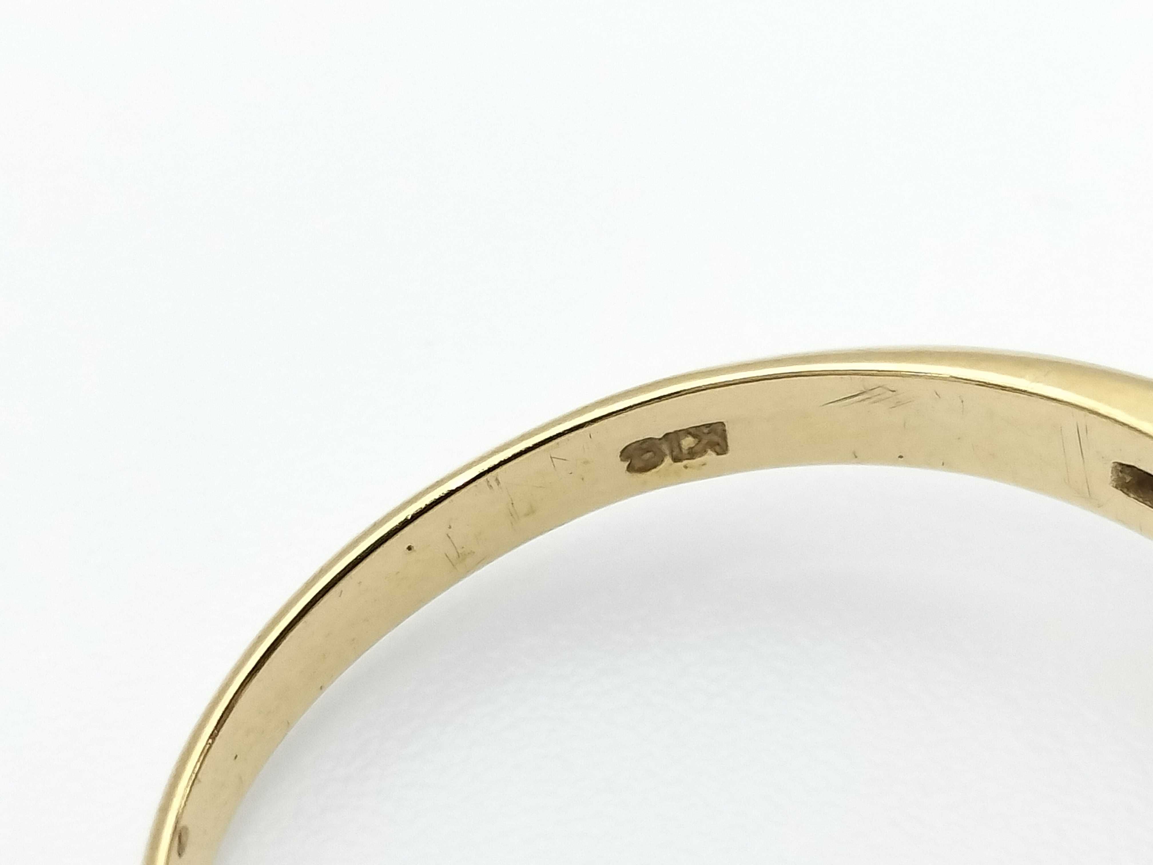 Estate Vintage Coral & 18K Yellow Gold Cocktail Ring