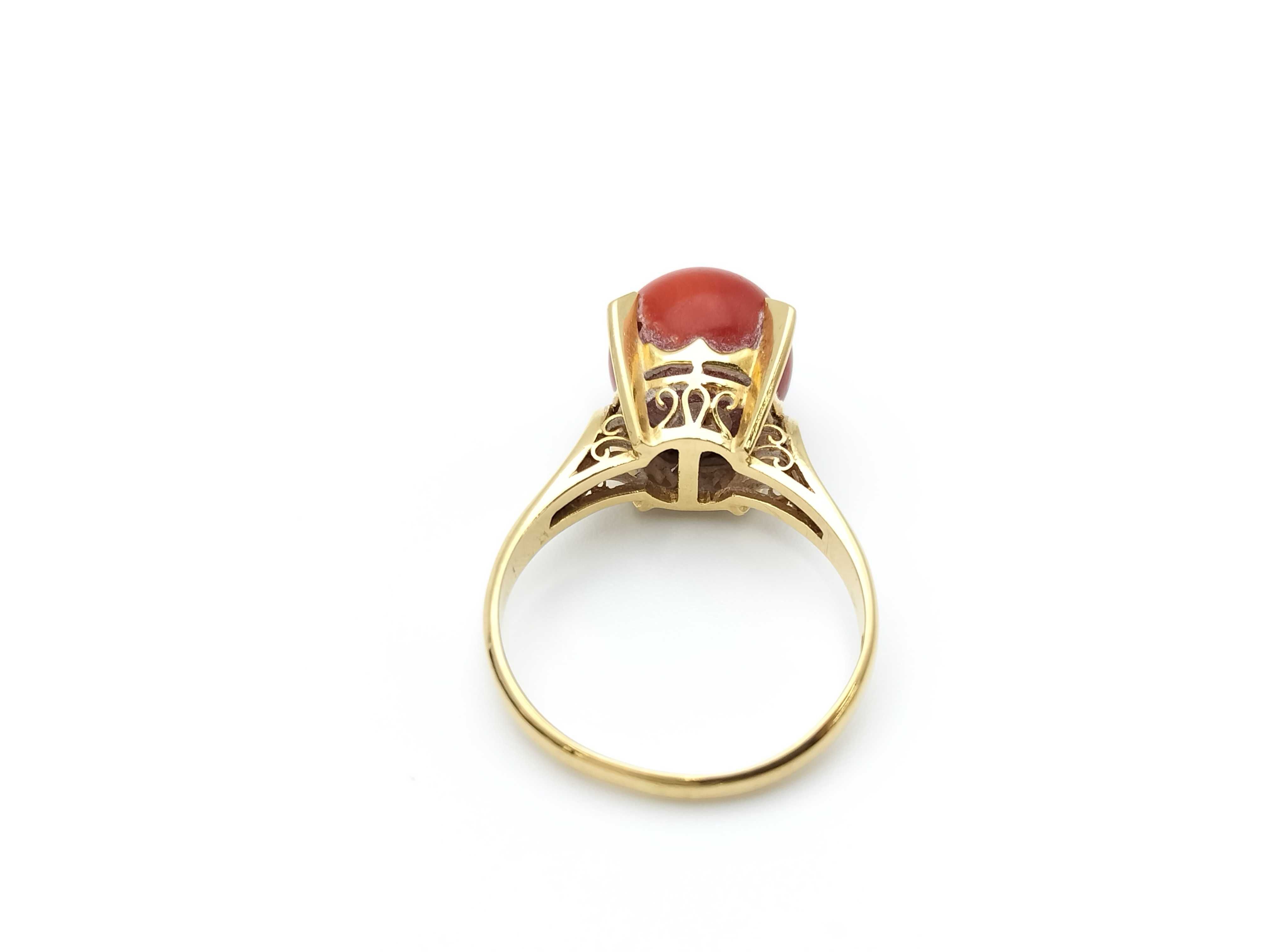 Estate Vintage Coral & 18K Yellow Gold Cocktail Ring