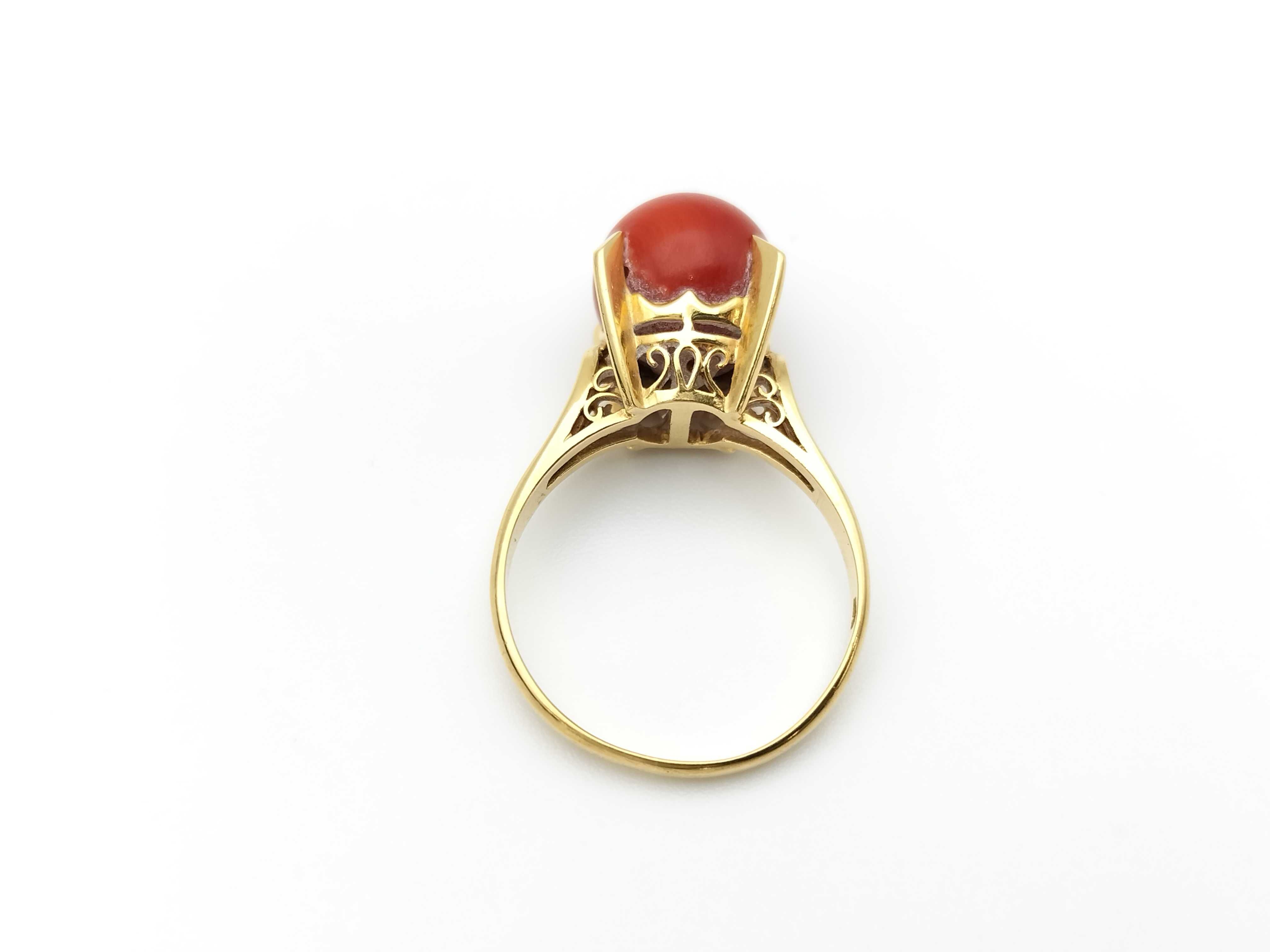 Estate Vintage Coral & 18K Yellow Gold Cocktail Ring