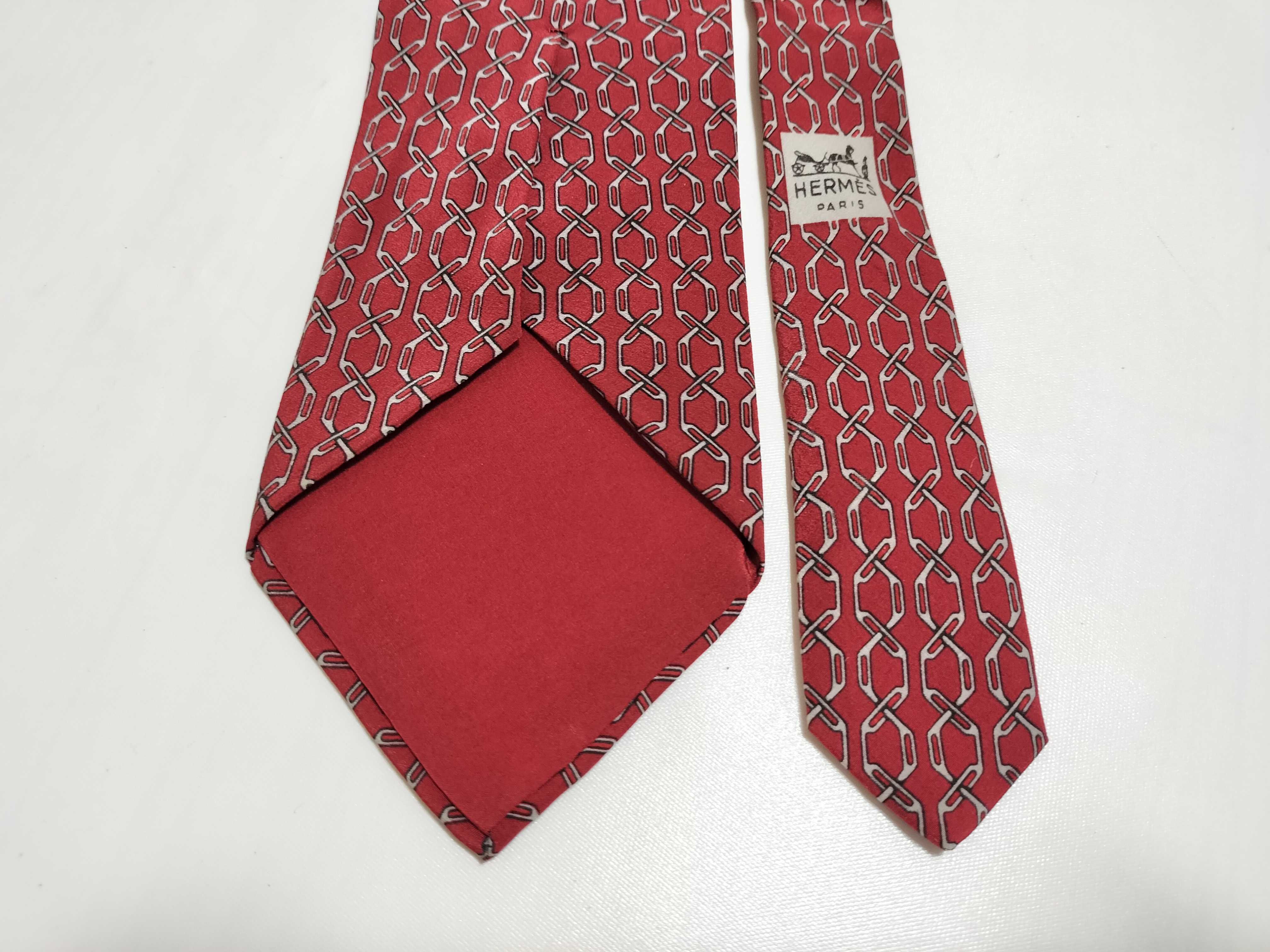 Hermes Paris Silk Necktie Pattern 897 PA Red Geometric Chain Link