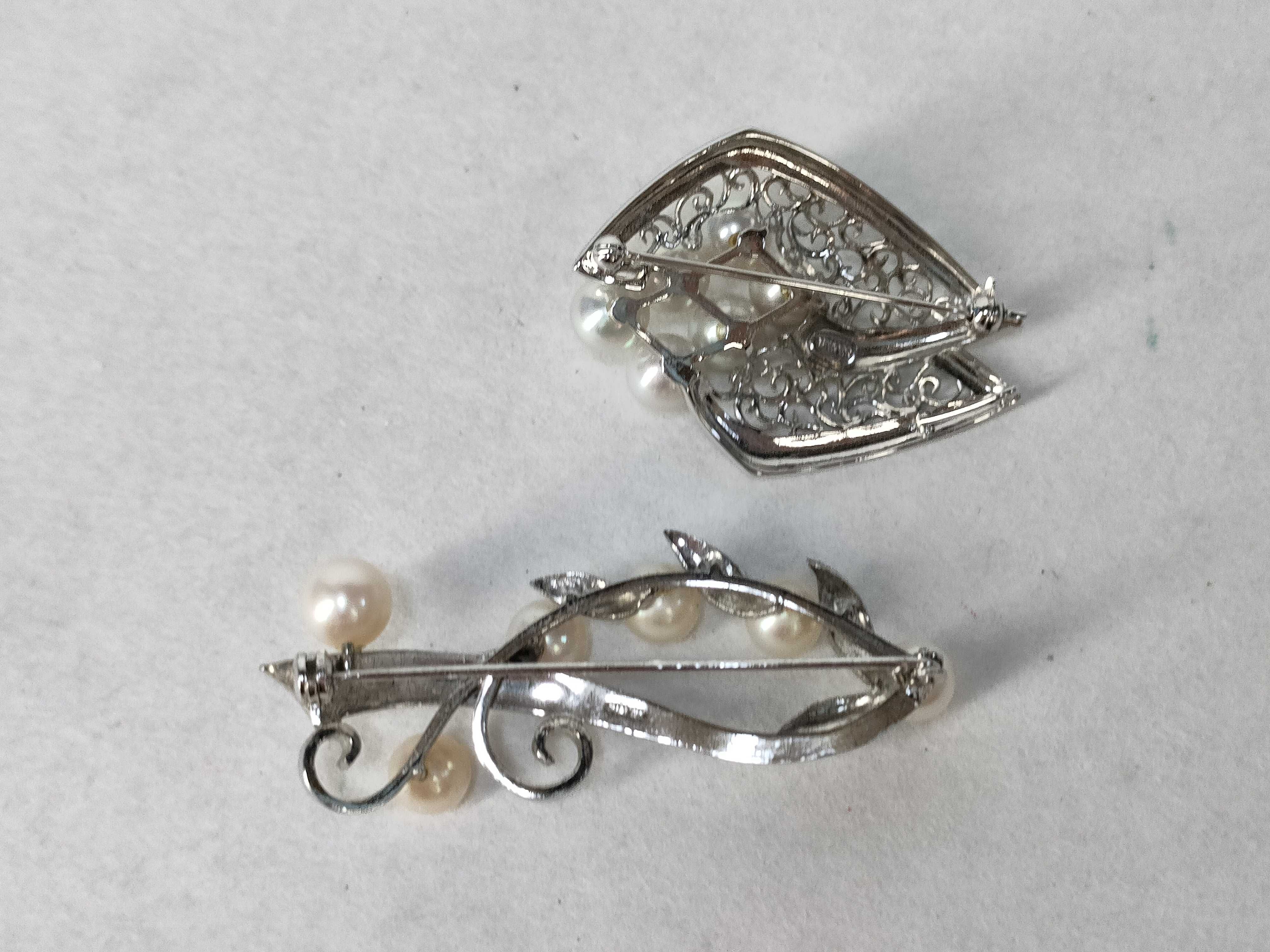 A Group of Six Vintage Silver-Toned and Cultured Pearl Brooches and Pins