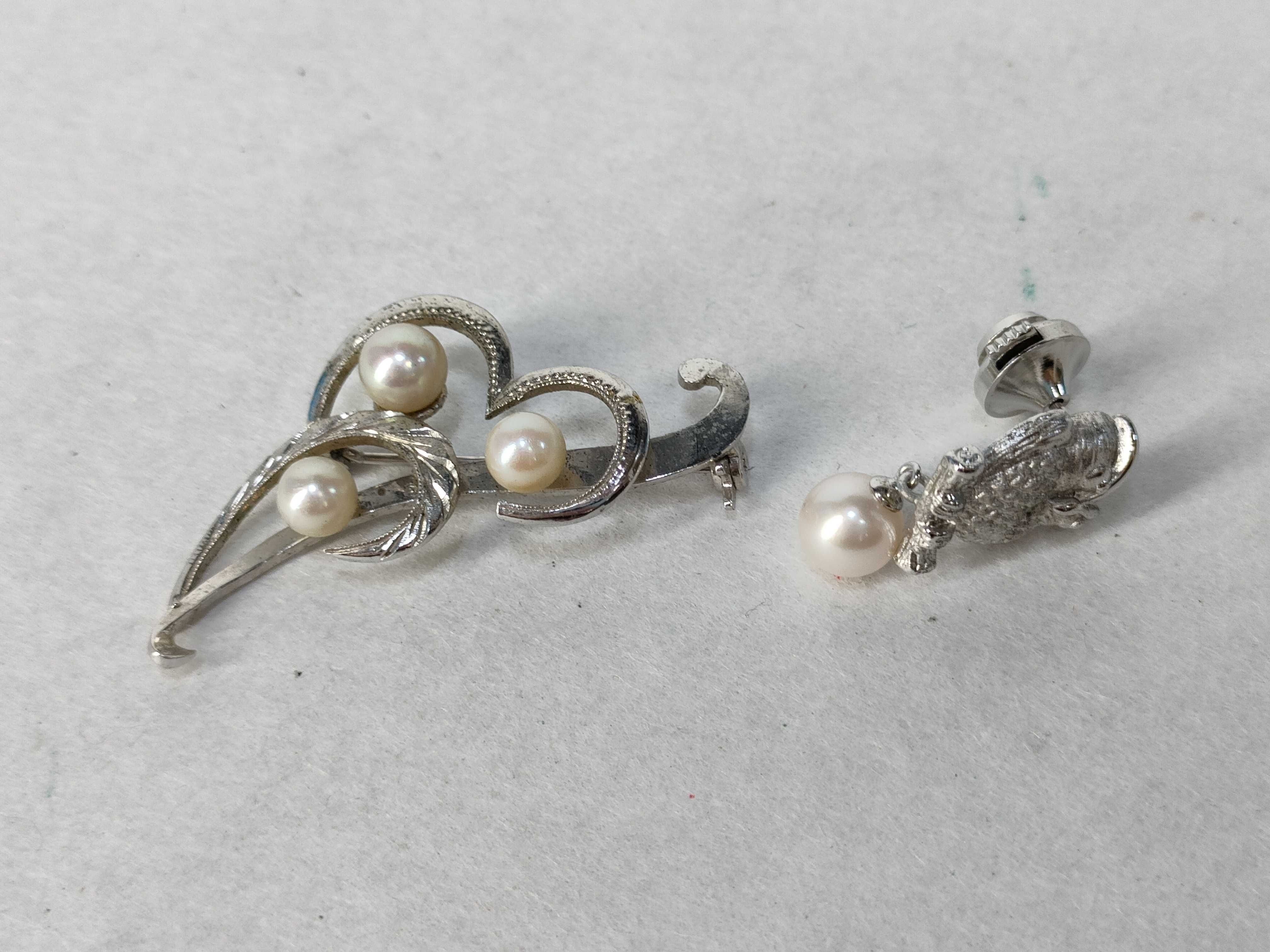 A Group of Six Vintage Silver-Toned and Cultured Pearl Brooches and Pins