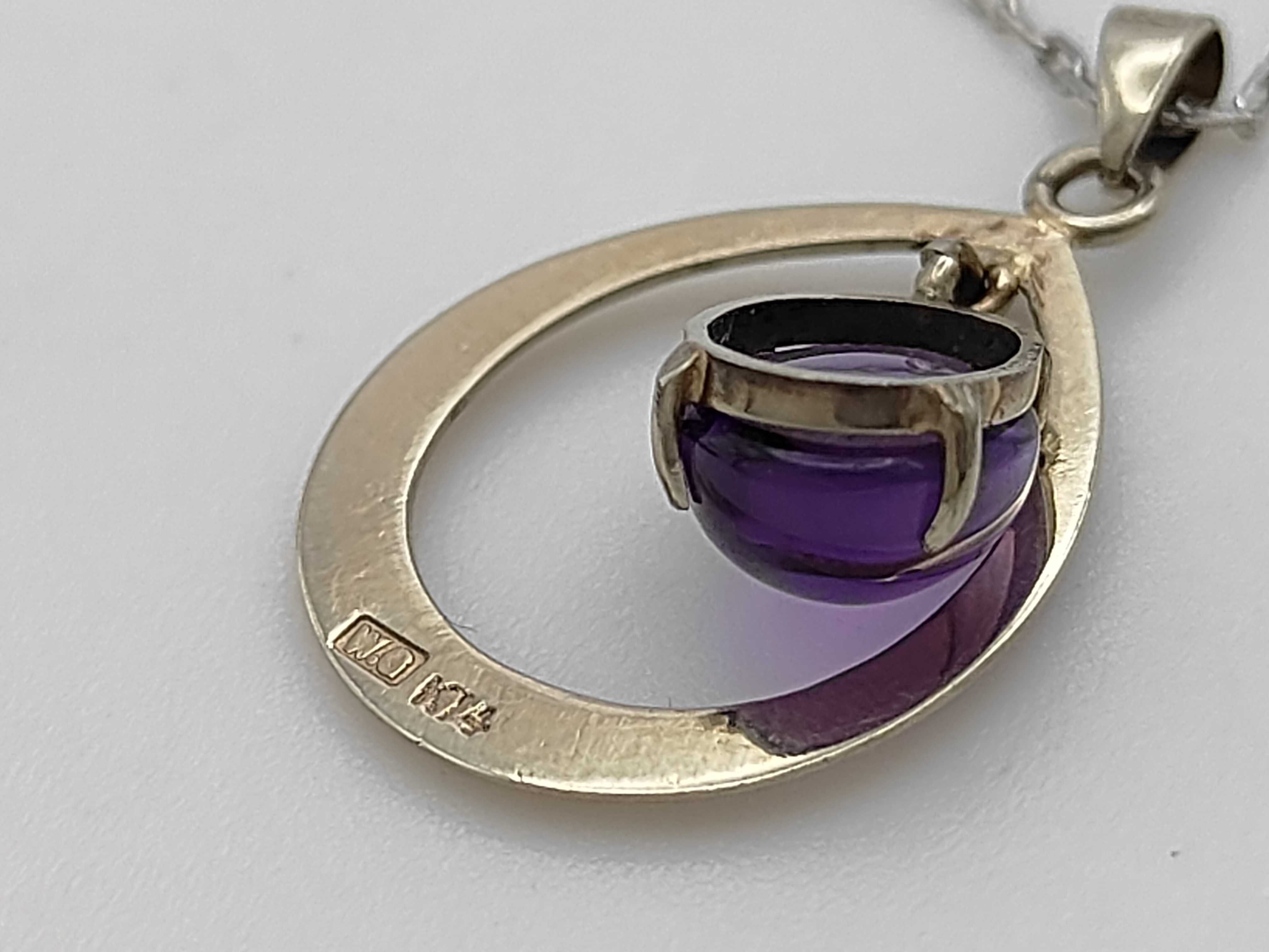 14 Karat White Gold and Amethyst Teardrop Pendant Necklace